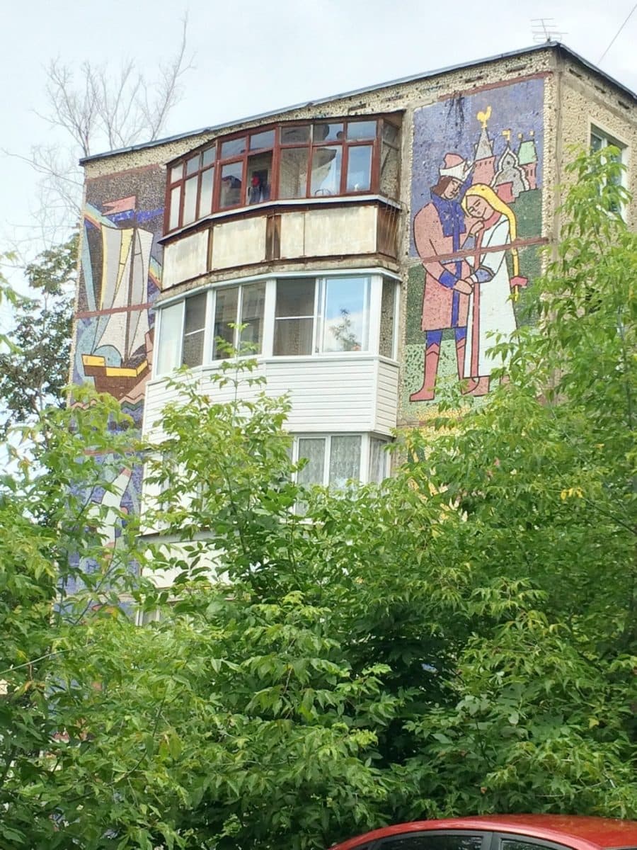 Мозаика «Колобок» на торце панельного дома