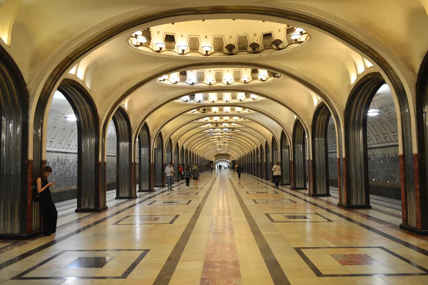 Метро: путешествие сквозь время