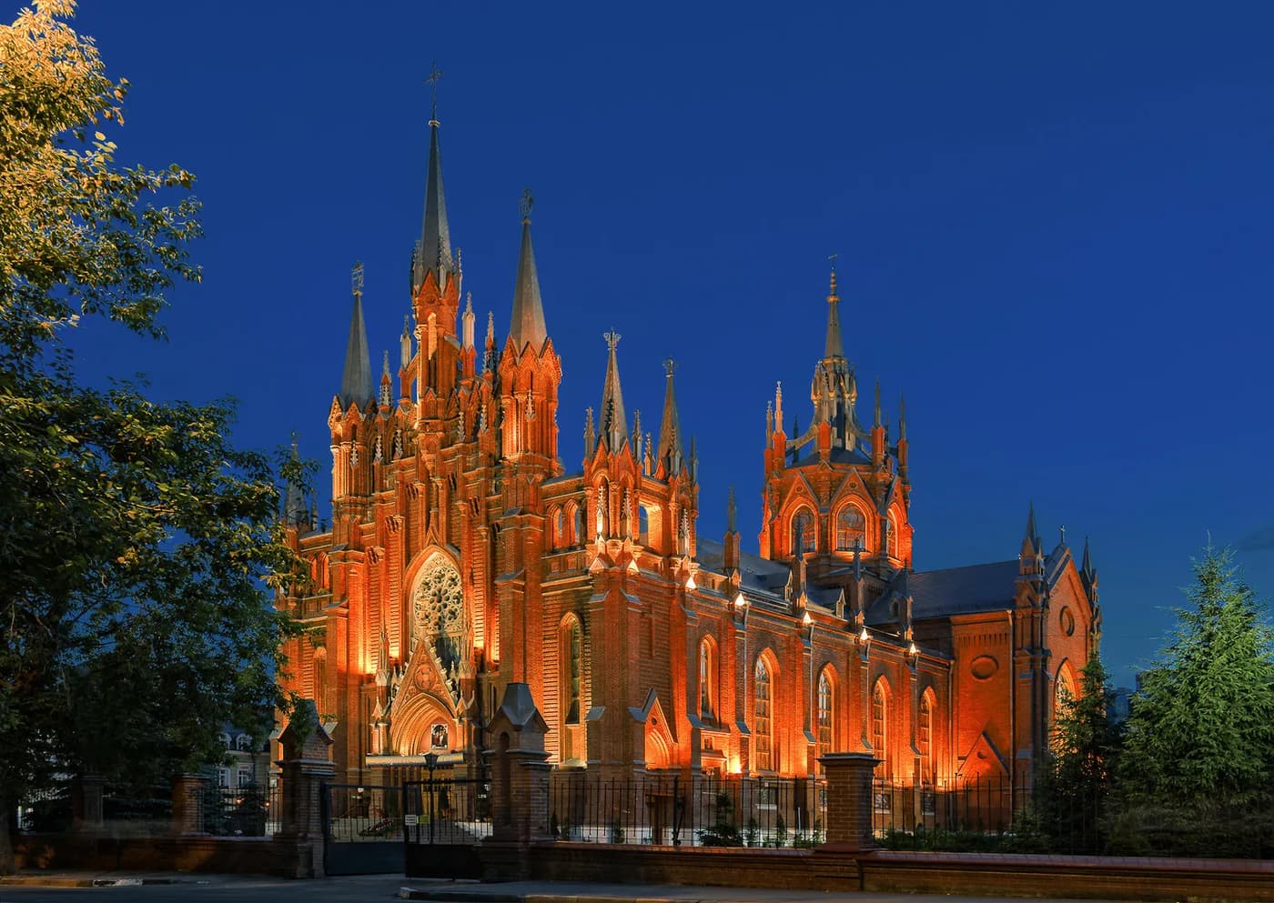 Готика в сердцах московских храмов