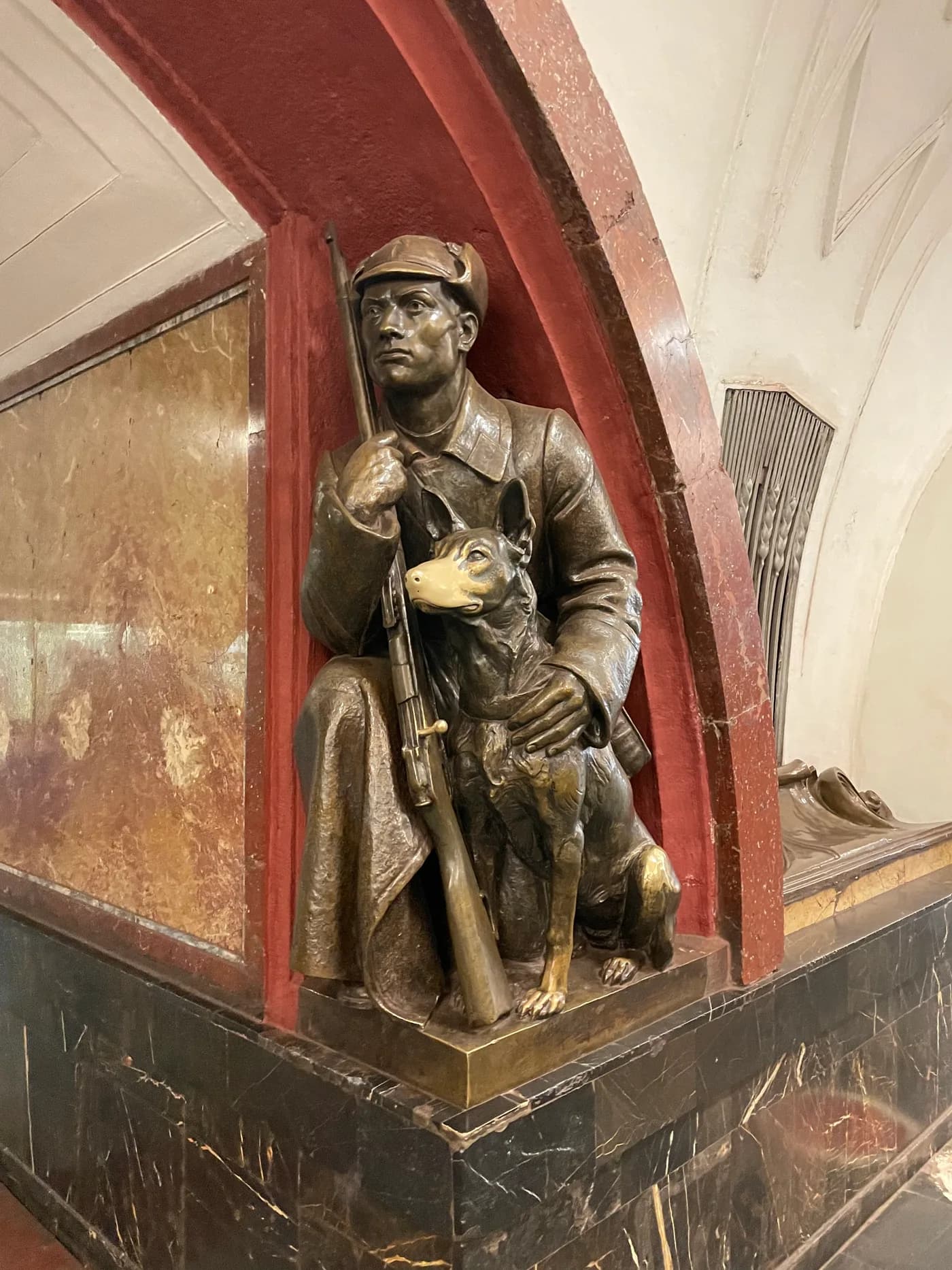Восьмерка самых красивых станций московского метро