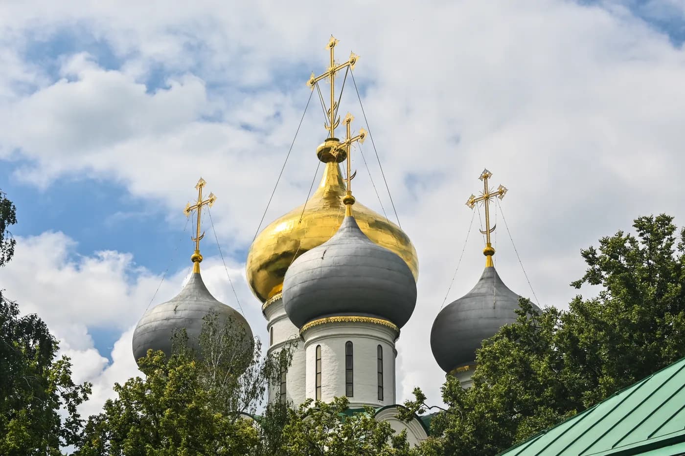 Новодевичий монастырь и Новодевичье кладбище: прогулка рядом с историей