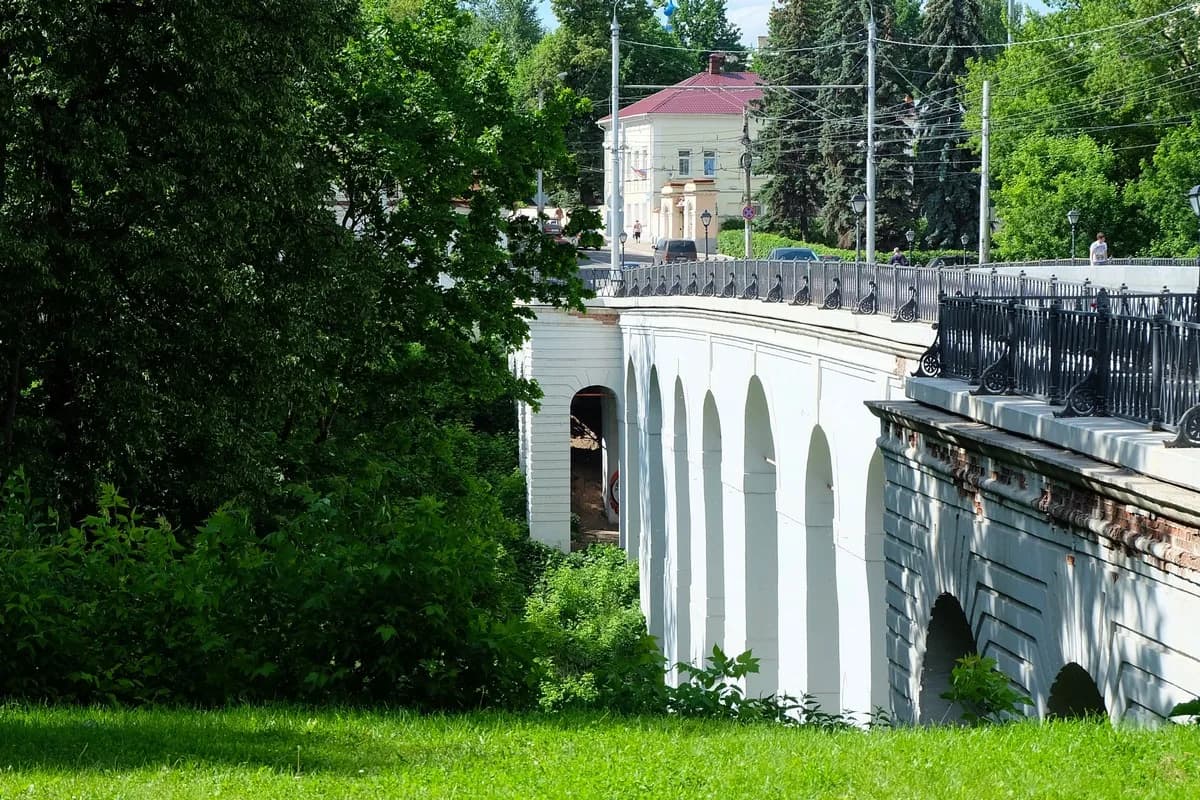 Торопово: весенние тюльпаны под Калугой