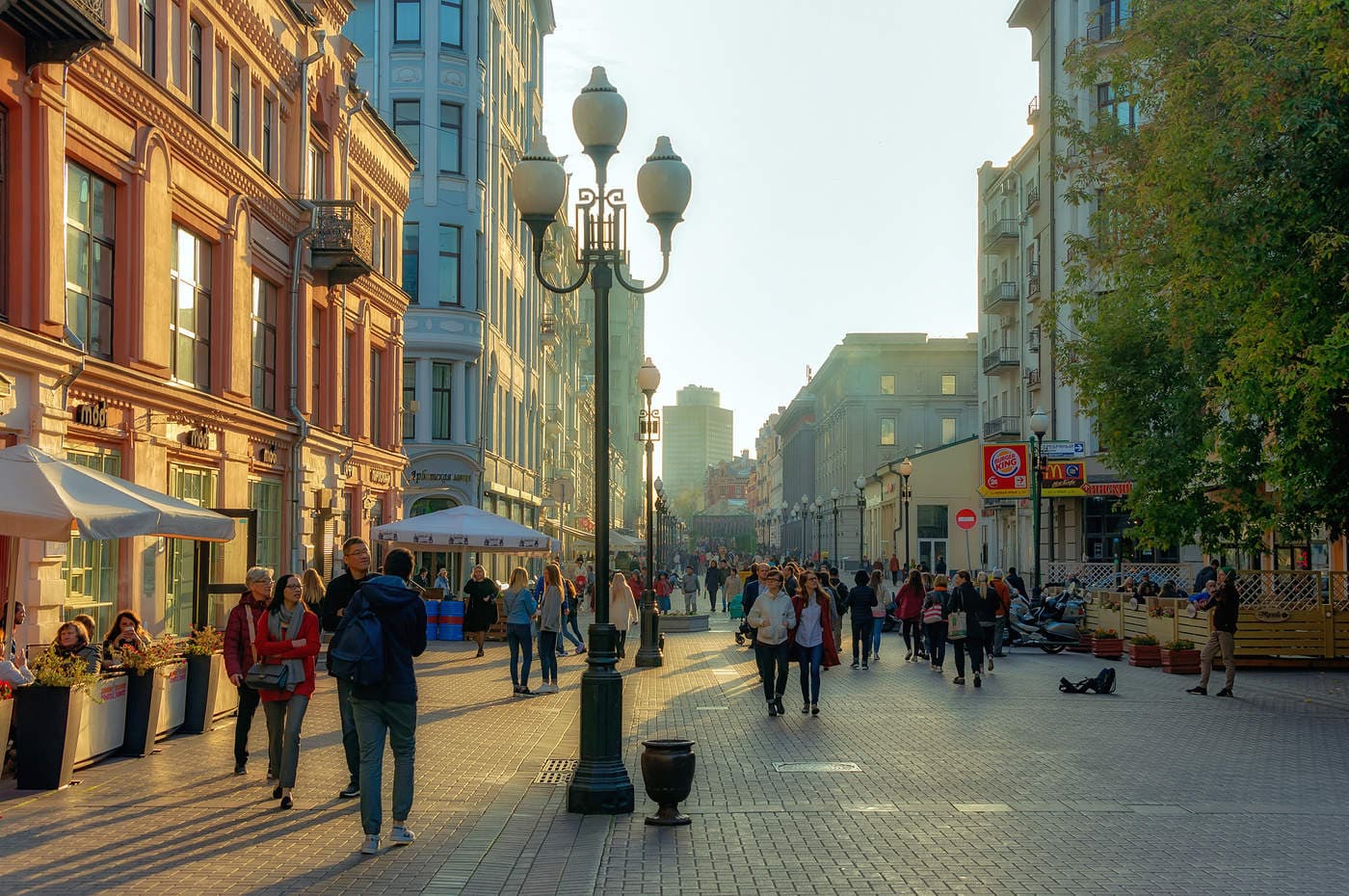 Ах, Арбат — улица с историей, кадр 3