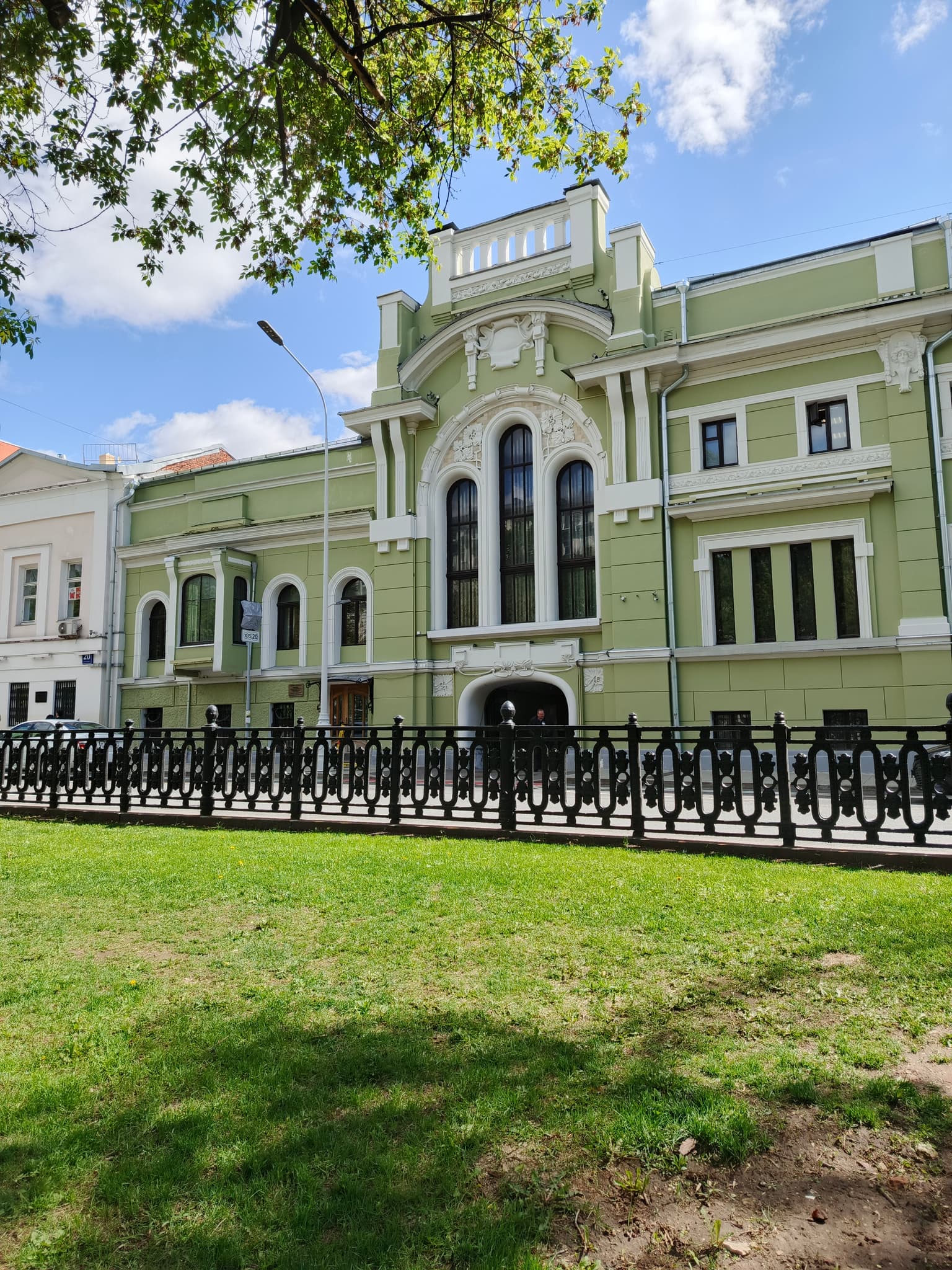 Прогулка по Тверскому и Никитскому бульварам, кадр 2