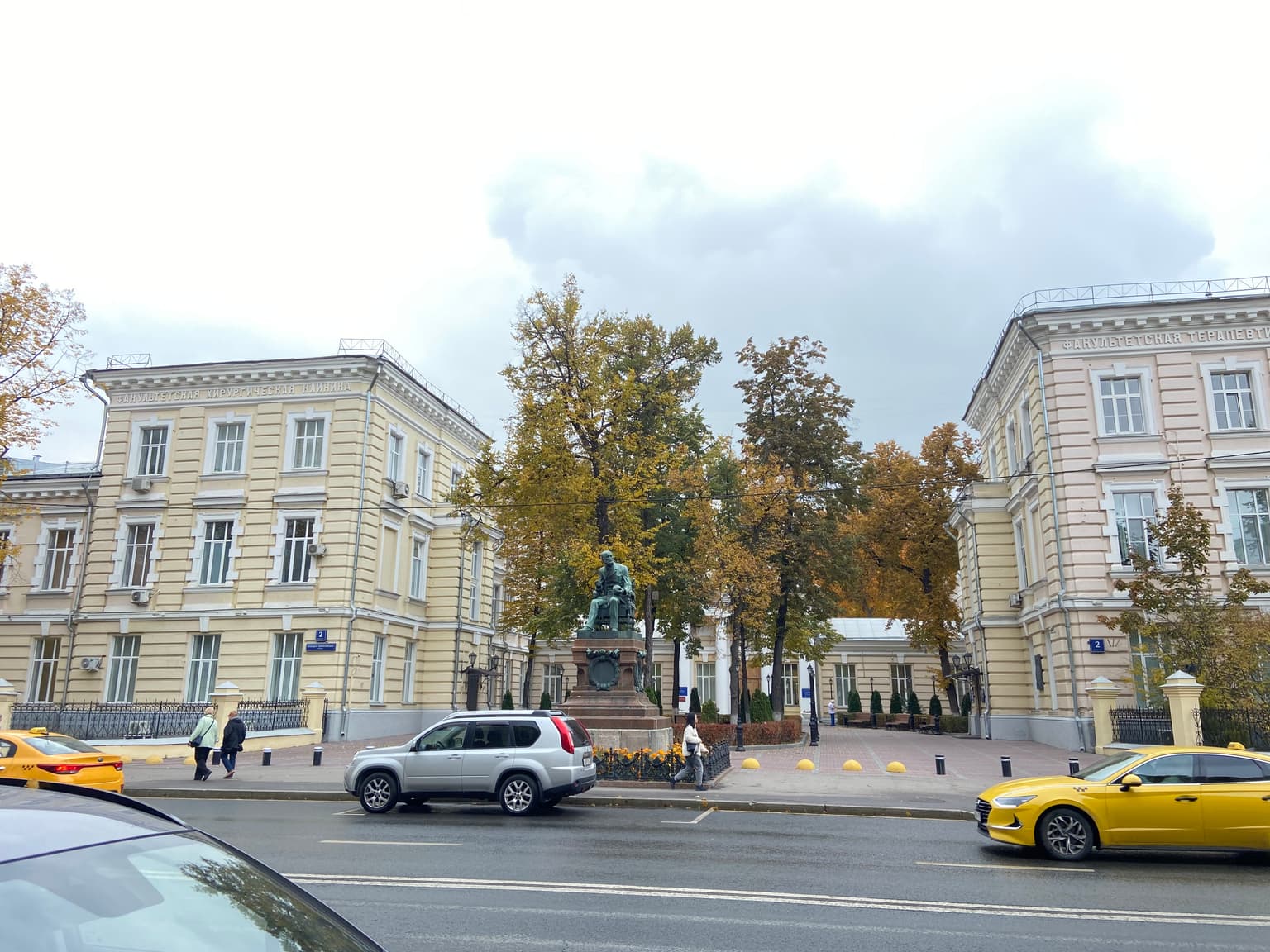 «Дорога жизни»: прогулка по клиническому городку Москвы, кадр 2