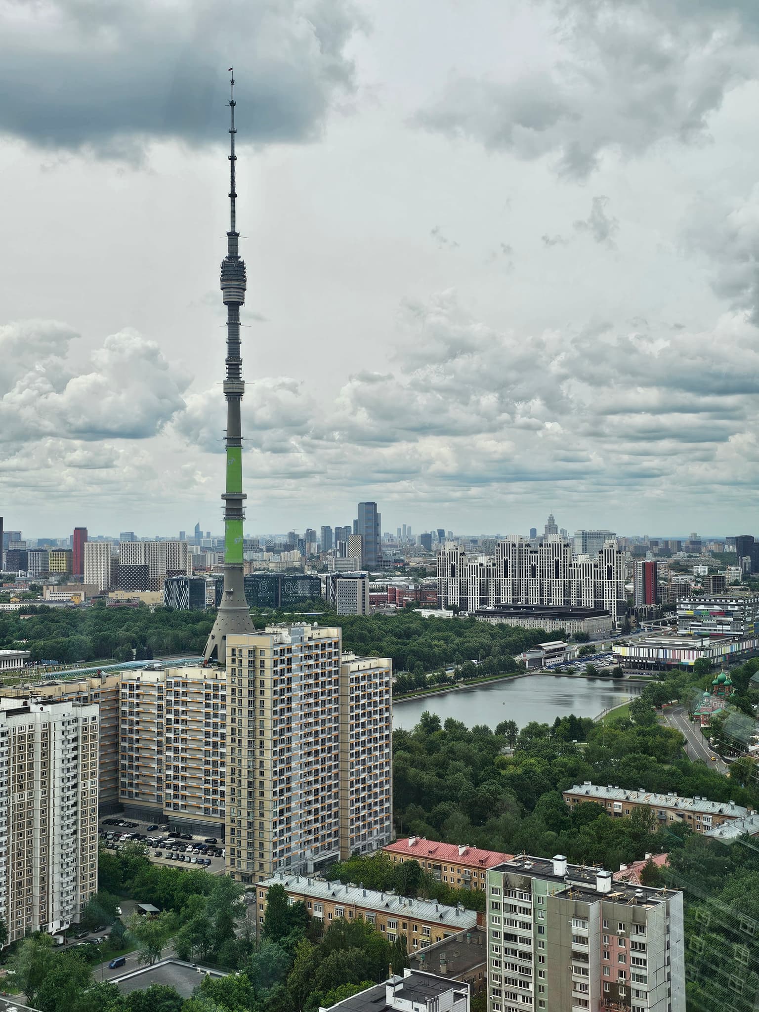 «Солнце Москвы»: прогулка по ВДНХ с видом с колеса обозрения, кадр 4