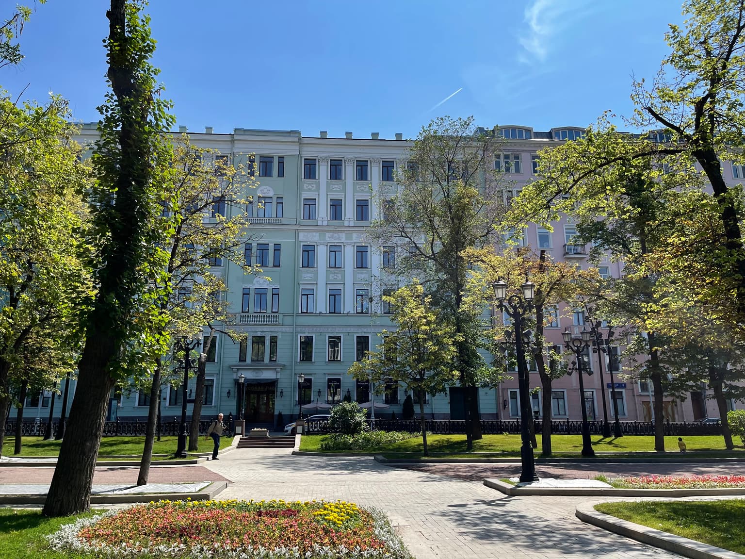 Прогулка по Никитскому и Тверскому бульварам, кадр 3