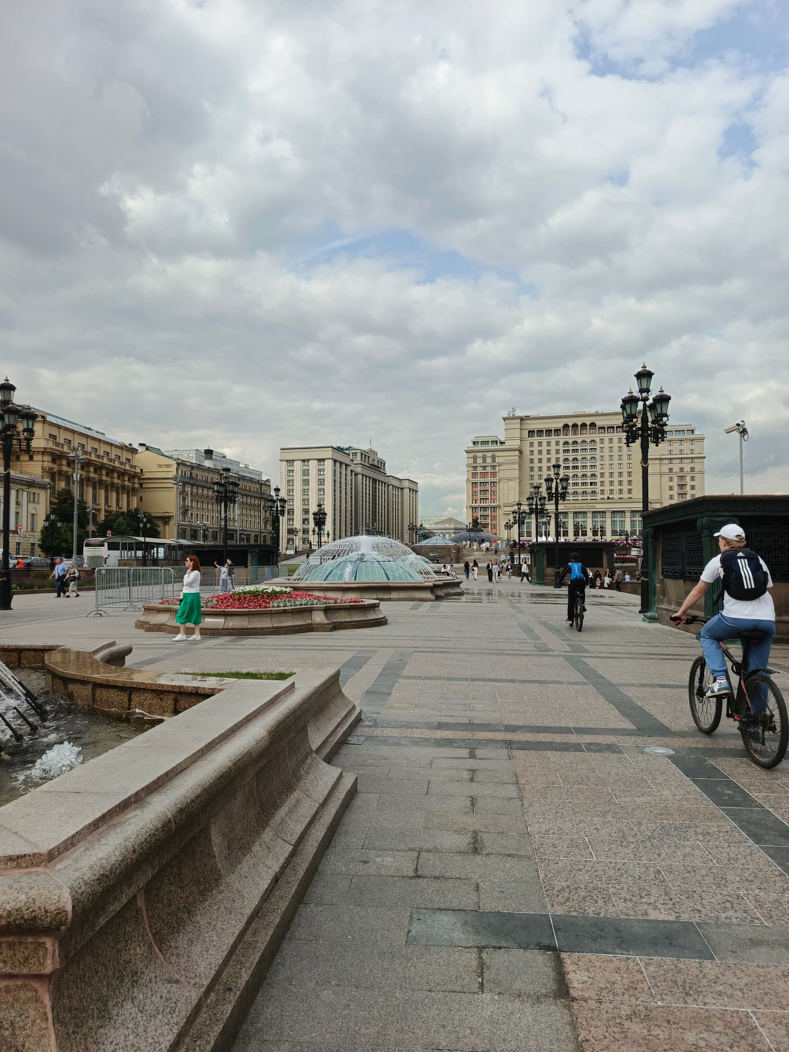 Прогулка по центральным площадям Москвы: от Большого театра до Боровицкой площади, кадр 25