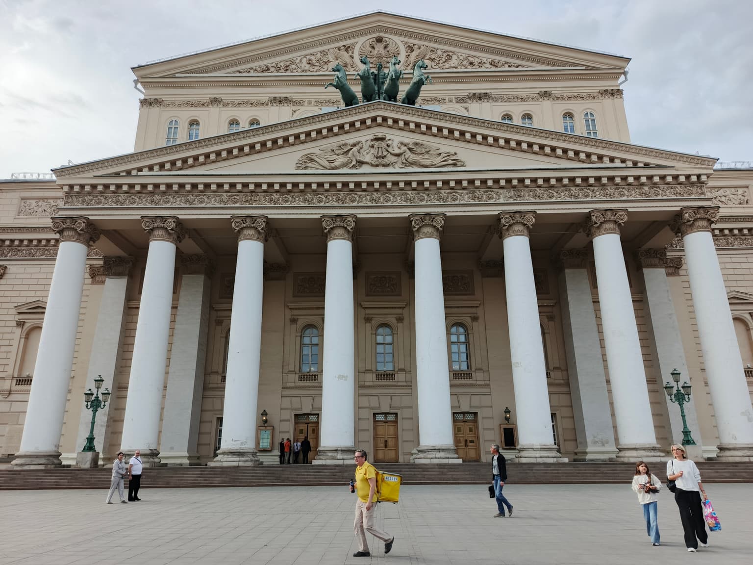 Прогулка по центральным площадям Москвы: от Большого театра до Боровицкой площади, кадр 11