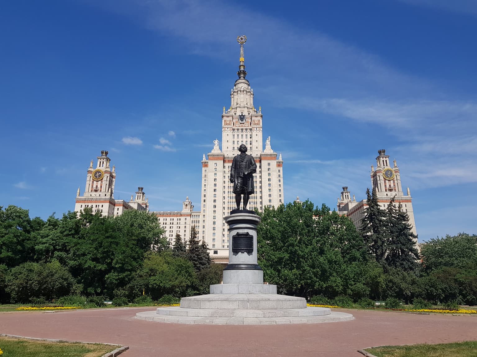 Прогулка по территории МГУ на Воробьевых горах, кадр 4