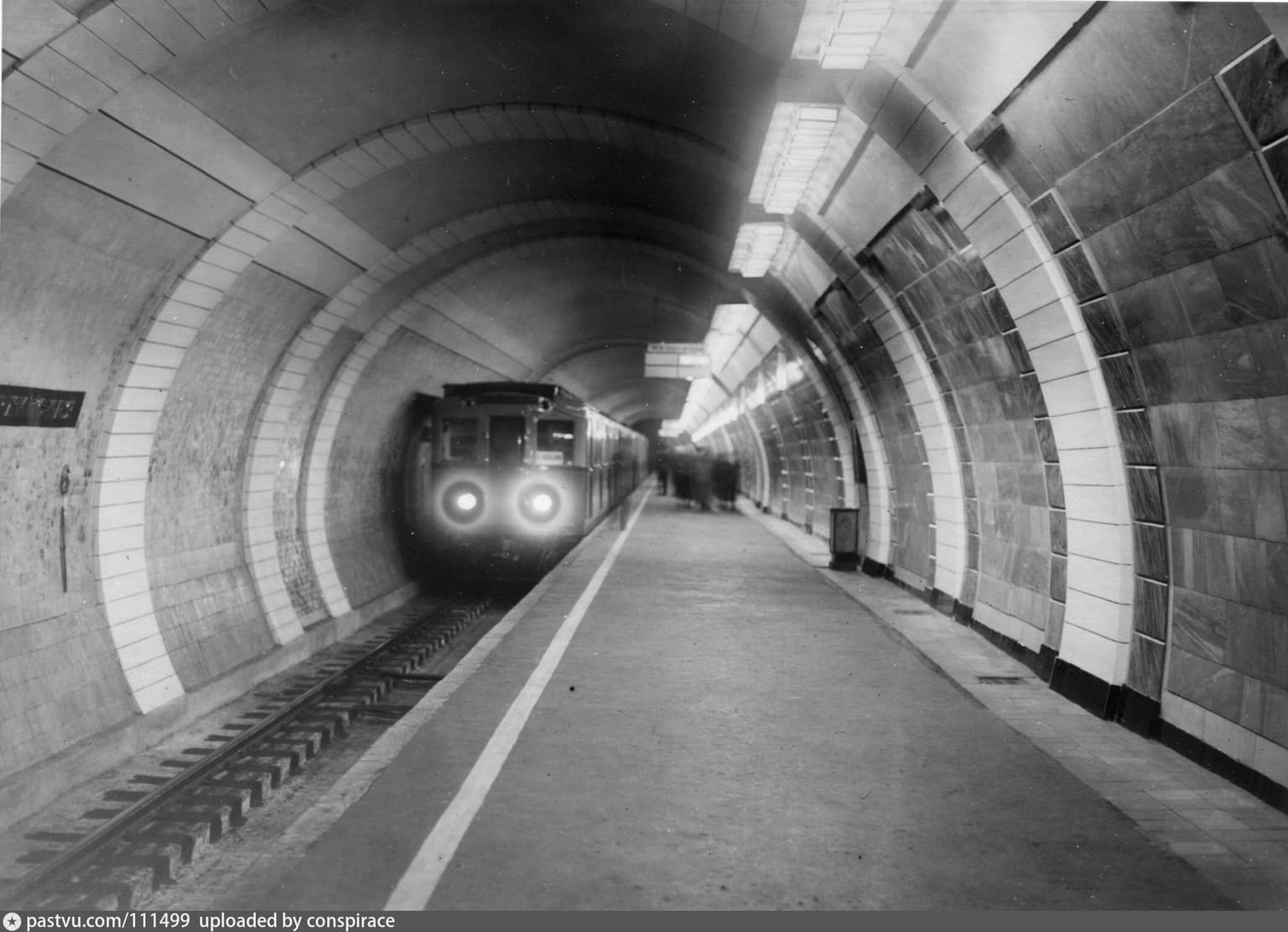 История московского метро: первые 13 станций и их тайны, кадр 10