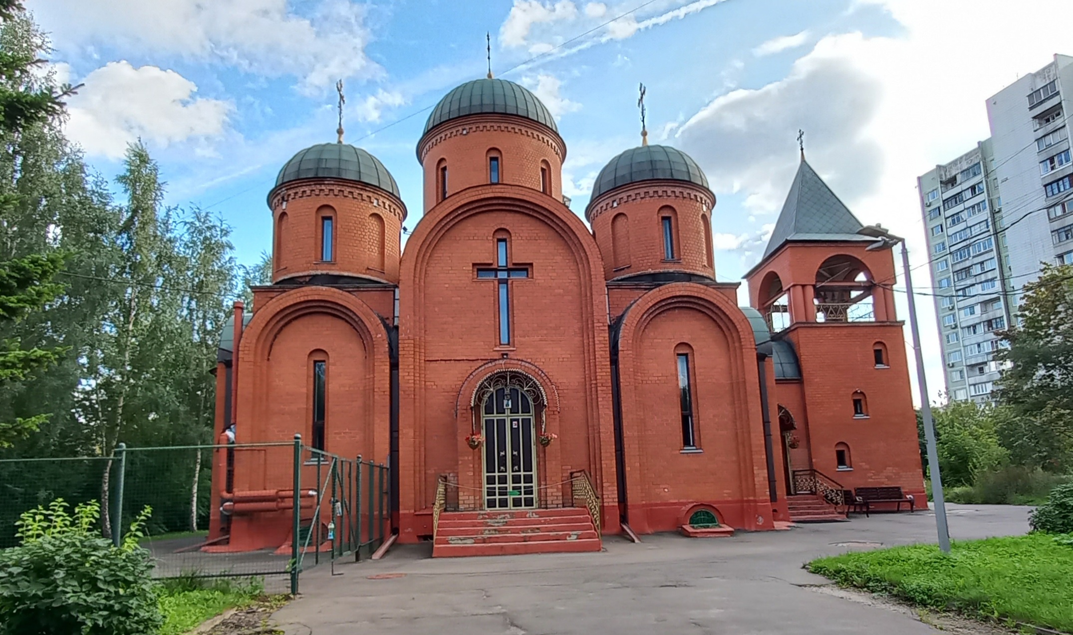 Прогулка по комплексу традиционных религий в Отрадном