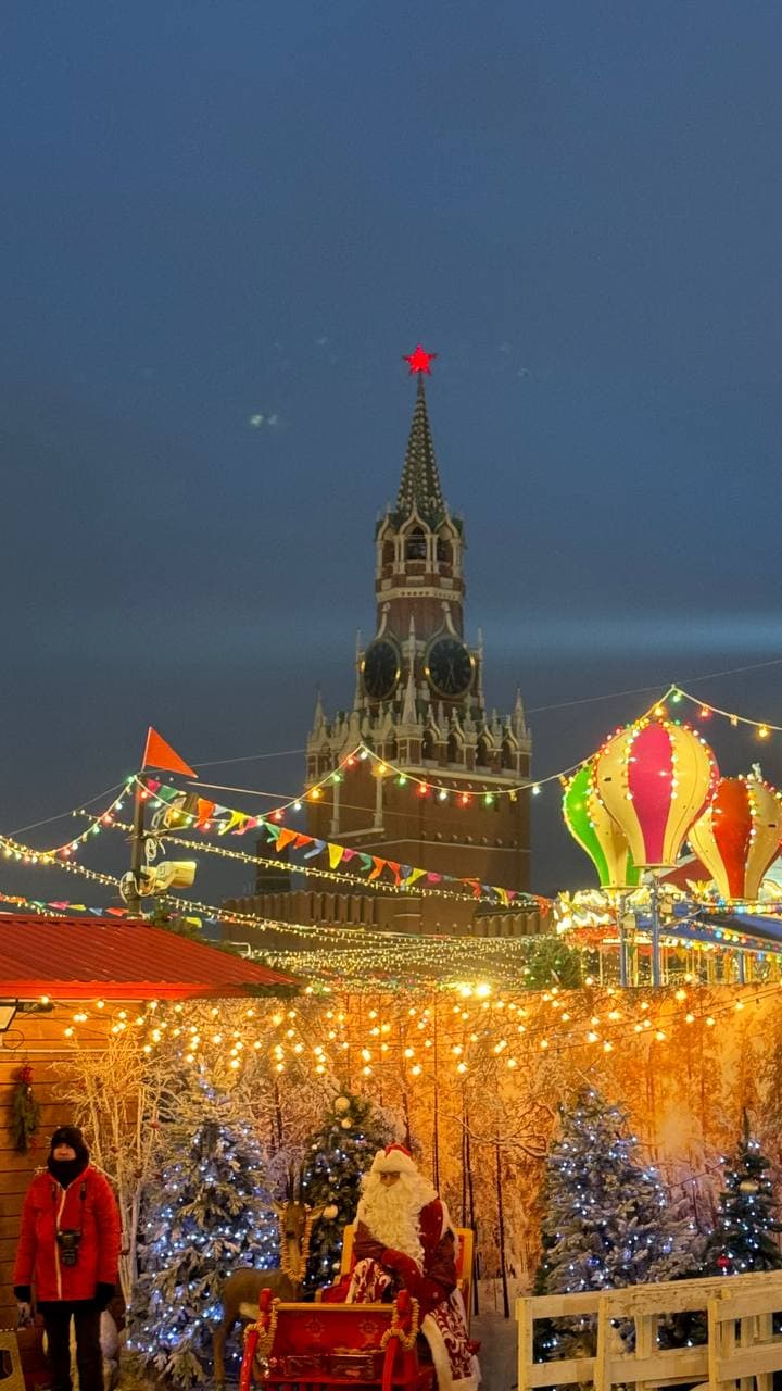 Главные ёлки центра — прогулка по новогодней Москве, кадр 2