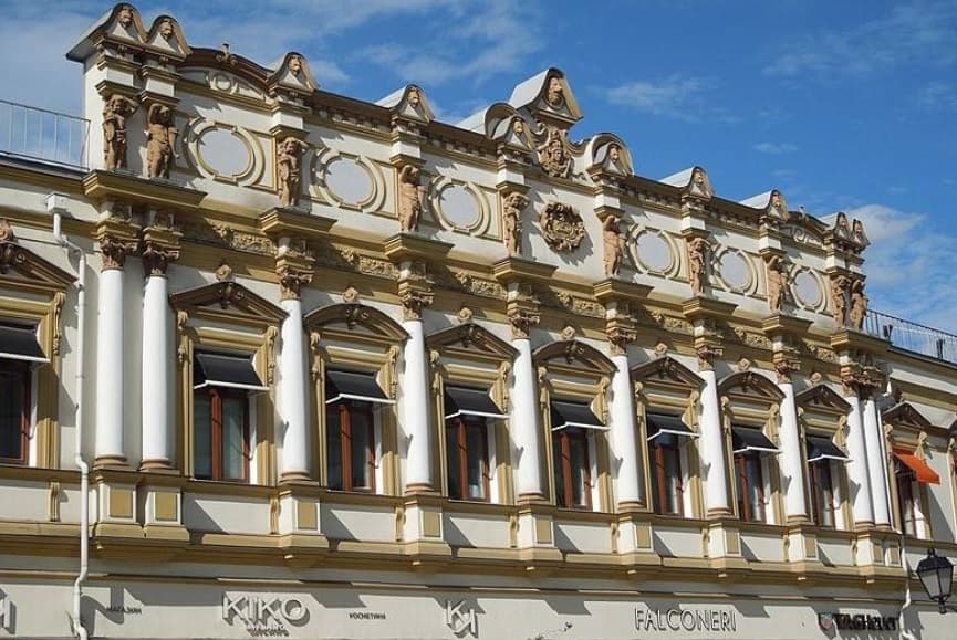Прогулка по проходным дворам в центре Москвы, кадр 4