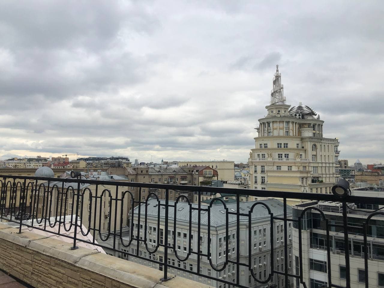 Москва Булгакова: мистика Патриарших с видом с ротонды, кадр 2