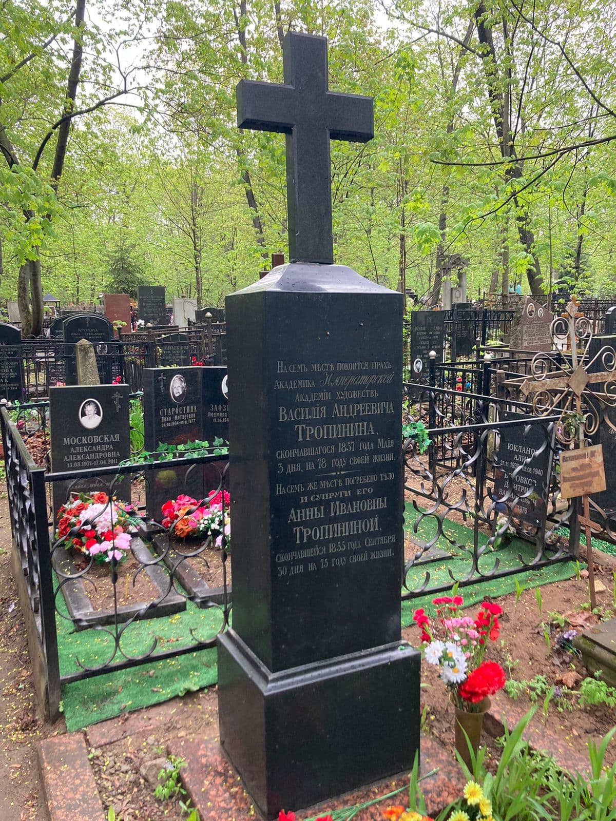 Ваганьково: прогулка по тихим аллеям