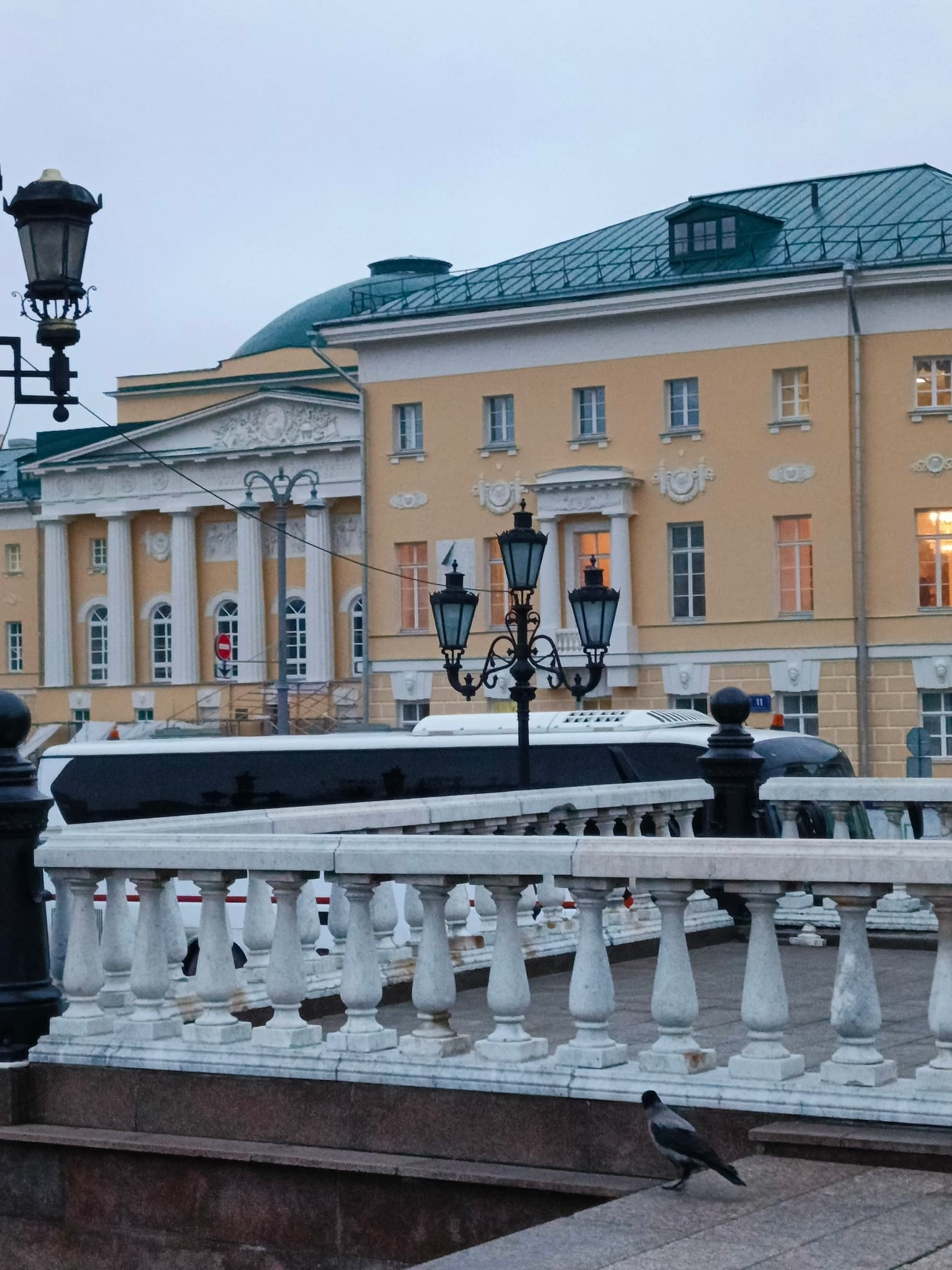 Прогулка по центральным площадям Москвы: от Большого театра до Боровицкой площади, кадр 12
