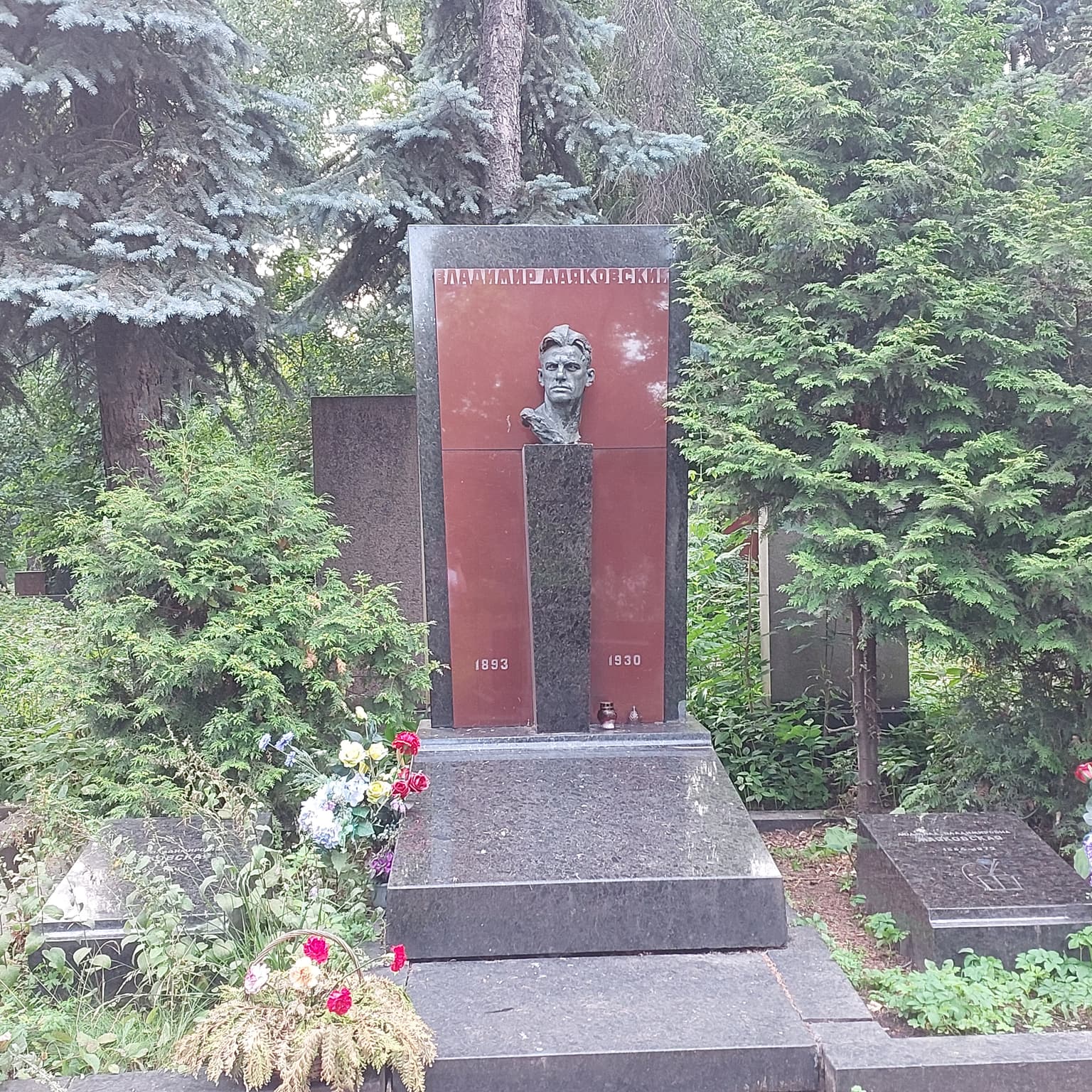 Прогулка по Новодевичьему кладбищу, кадр 3