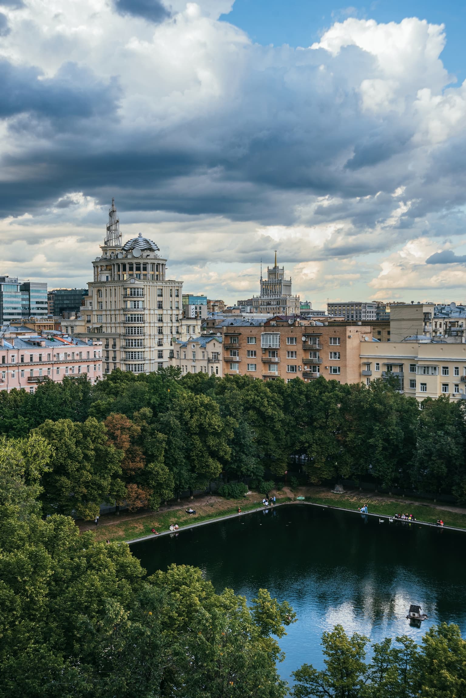Прогулка по домам Патриарших прудов, кадр 3