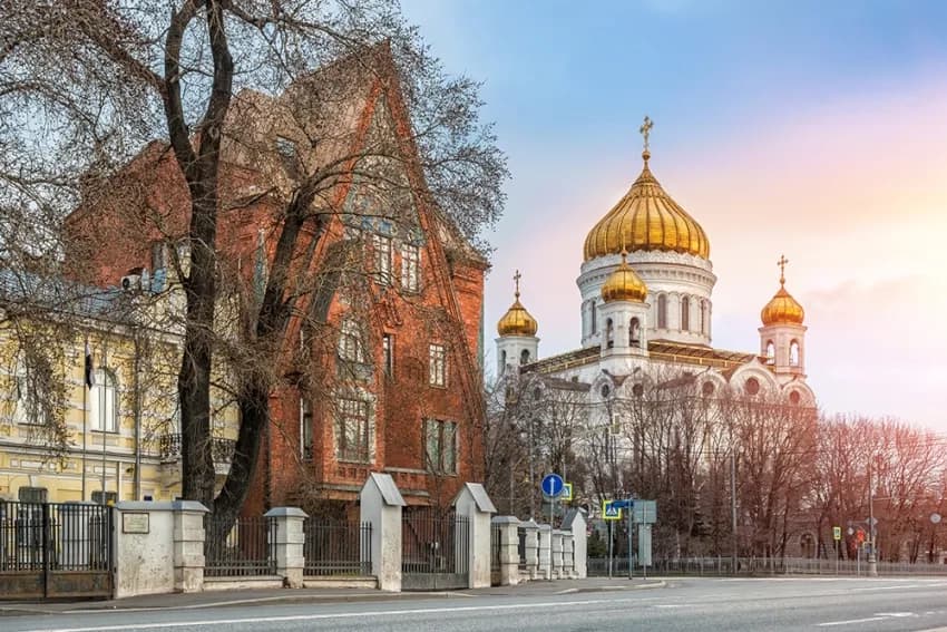 Автобусный маршрут по необычным домам Москвы, кадр 4