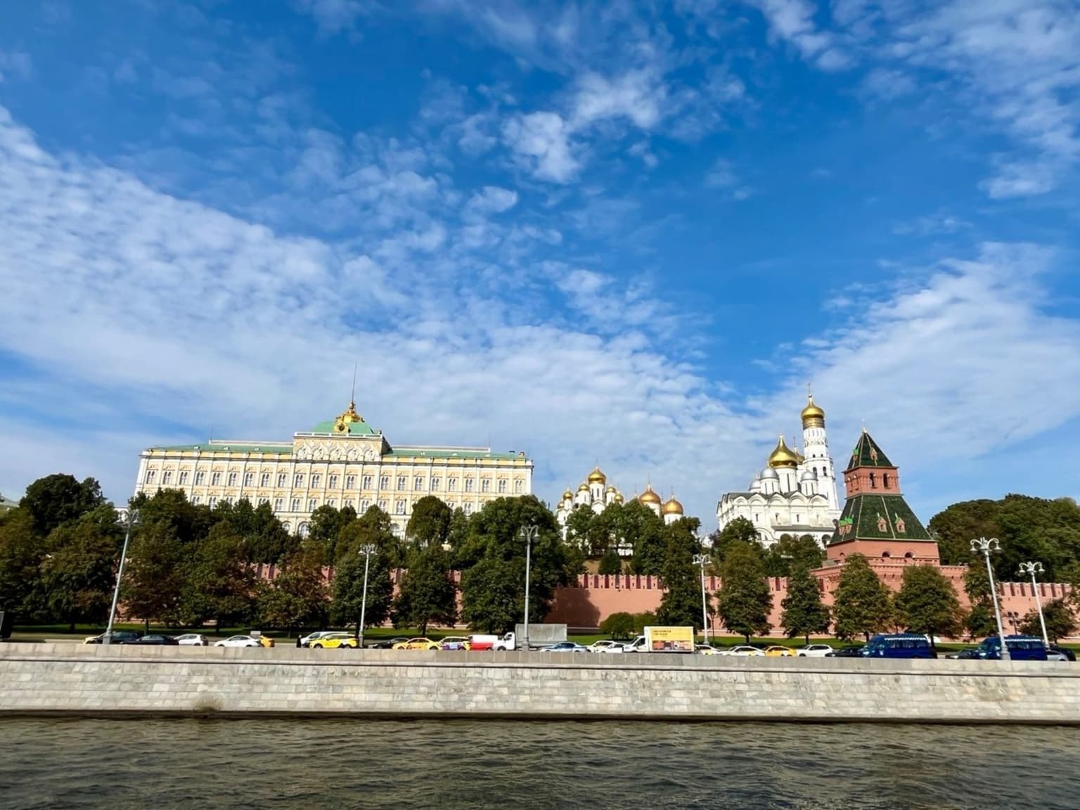 «По самой главной улице Москвы» — круглогодичная речная экскурсия на яхте флотилии «Рэдиссон», кадр 3