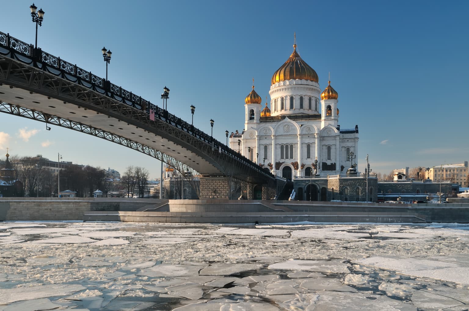 Храм Христа Спасителя и память 1812 года, кадр 2