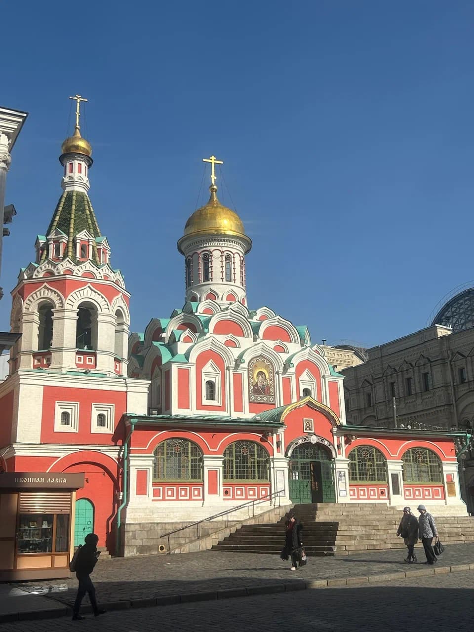 Прогулка по Никольской улице в центре Москвы, кадр 3