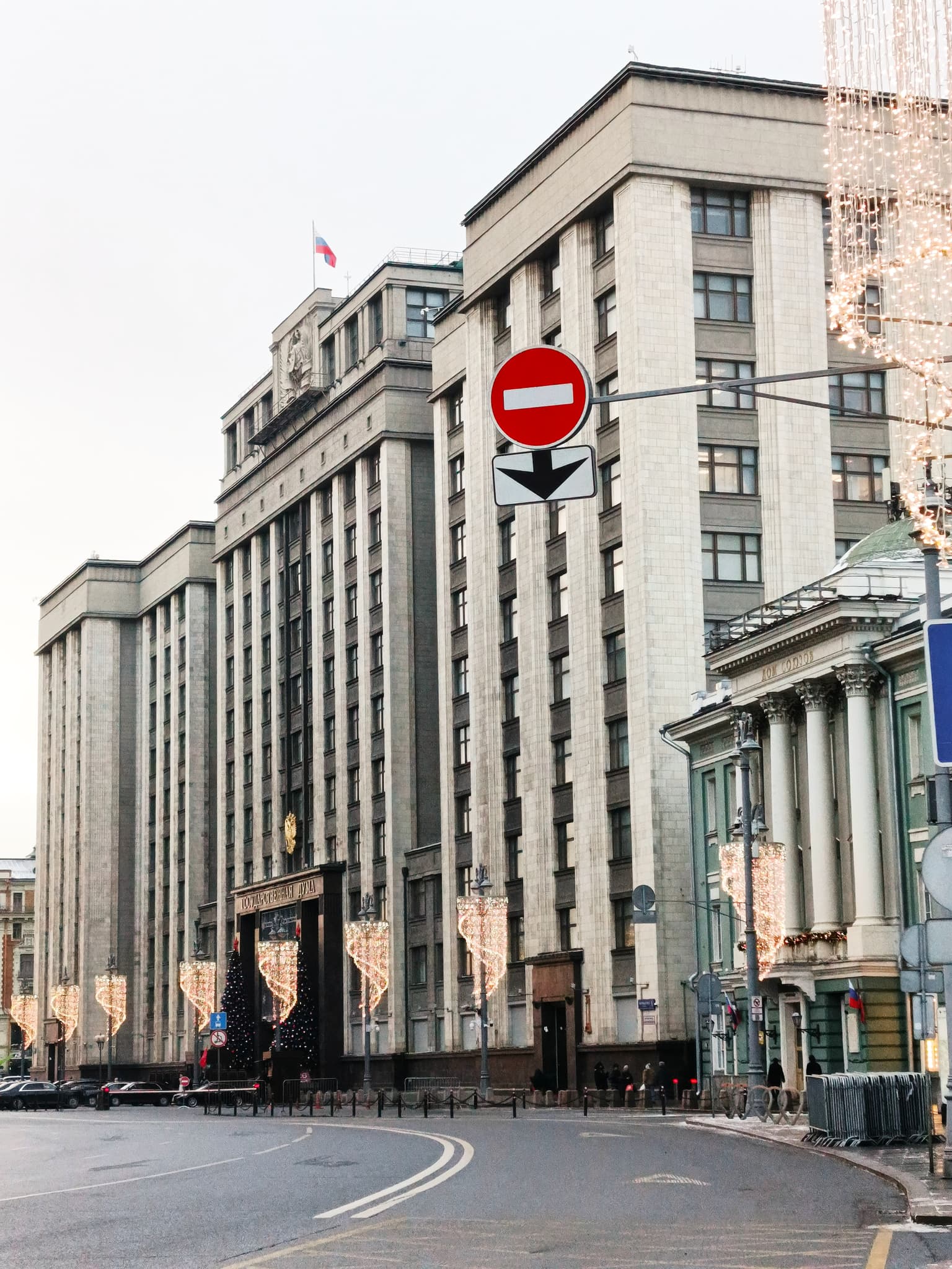 Прогулка по центральным площадям Москвы: от Большого театра до Боровицкой площади, кадр 30