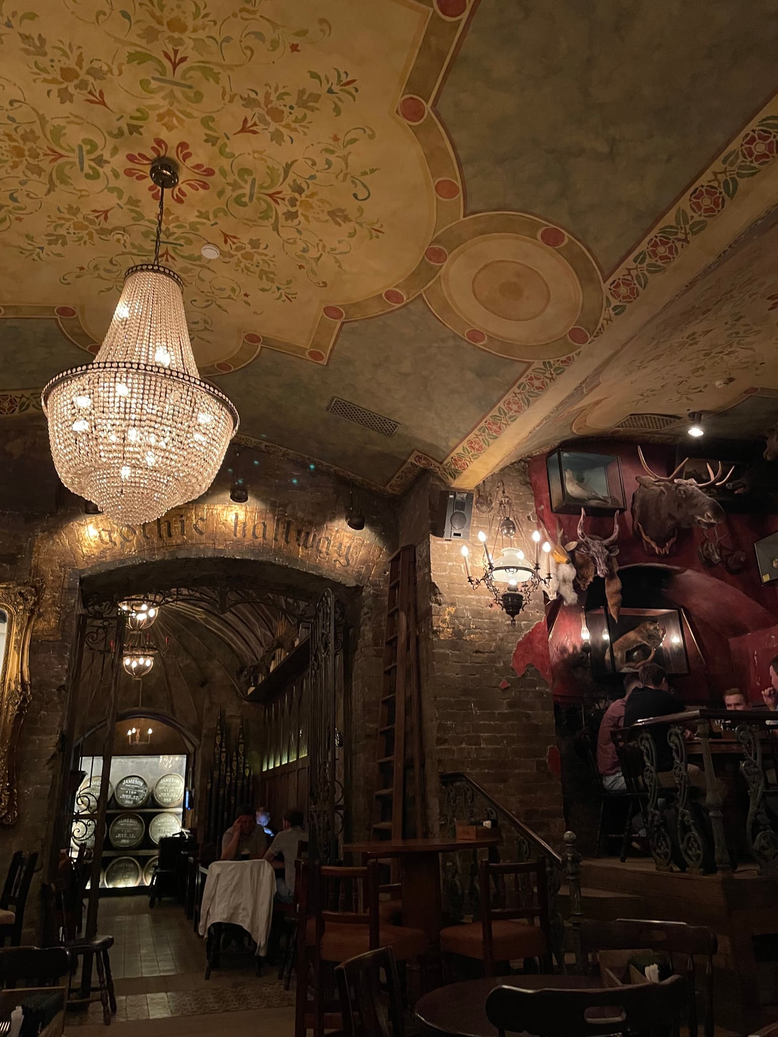 «Первая, барная»: прогулка по московским барам (18+), кадр 4
