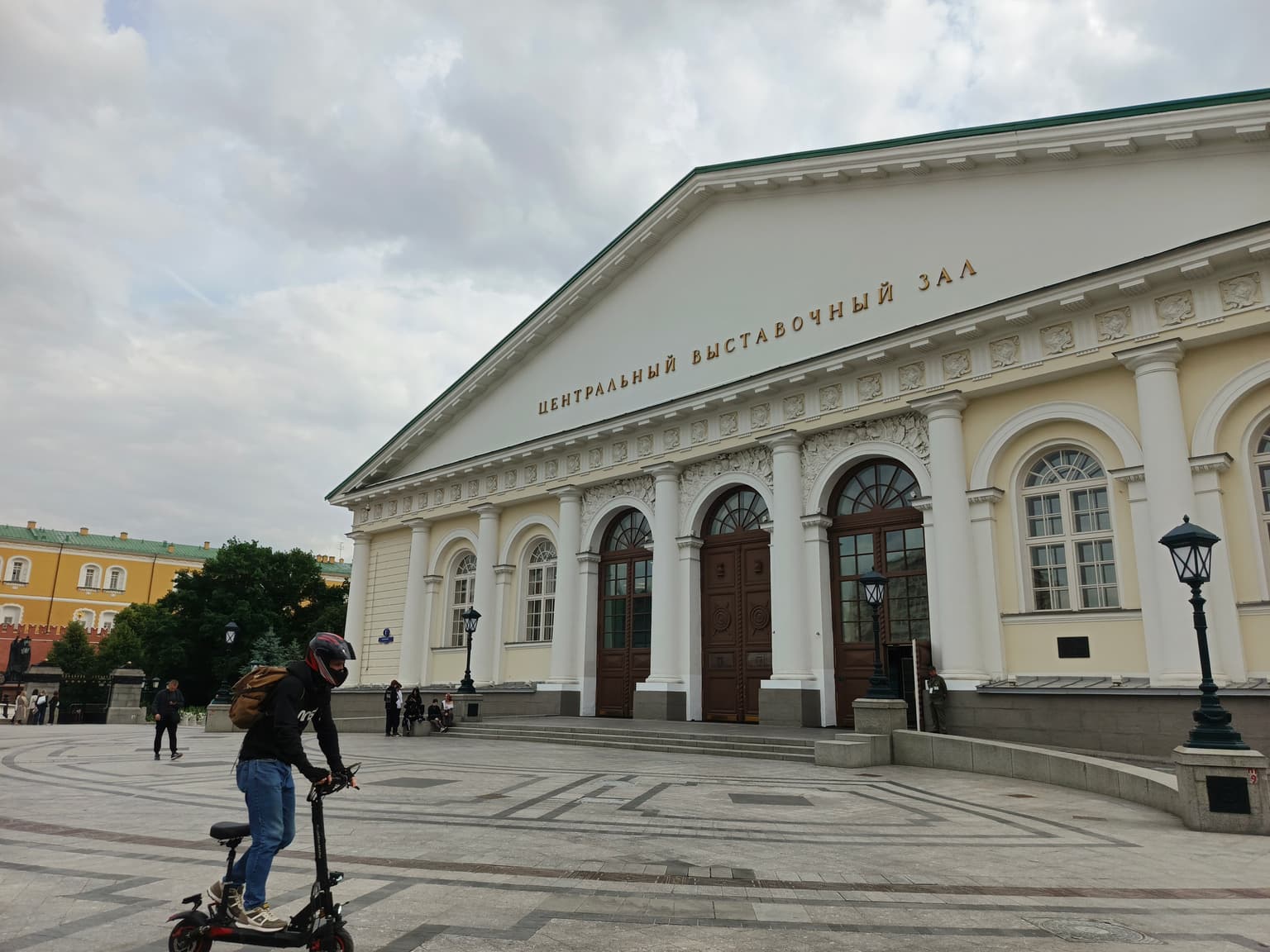 Прогулка по центральным площадям Москвы: от Большого театра до Боровицкой площади, кадр 9