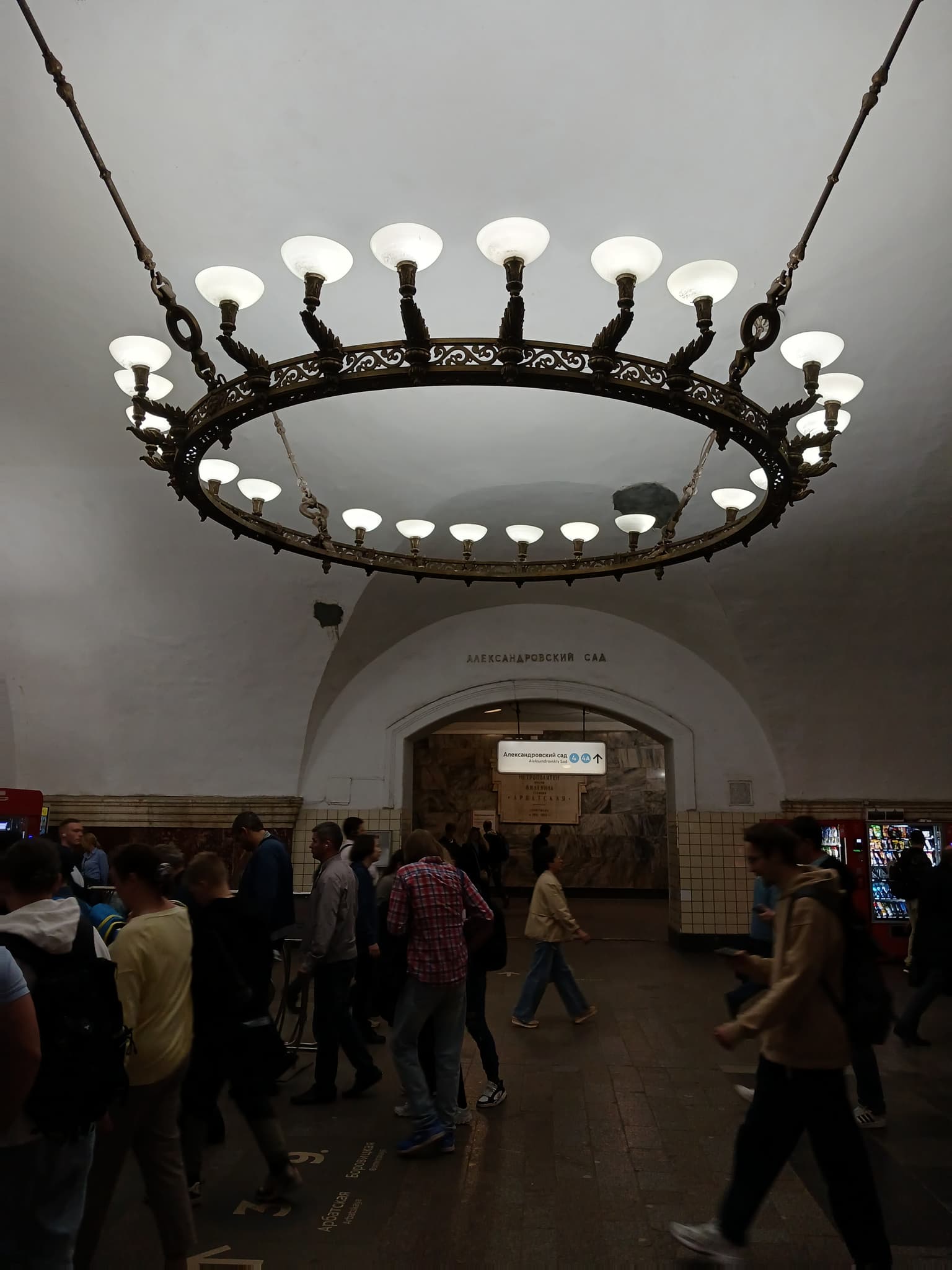 История московского метро: первые 13 станций и их тайны, кадр 20
