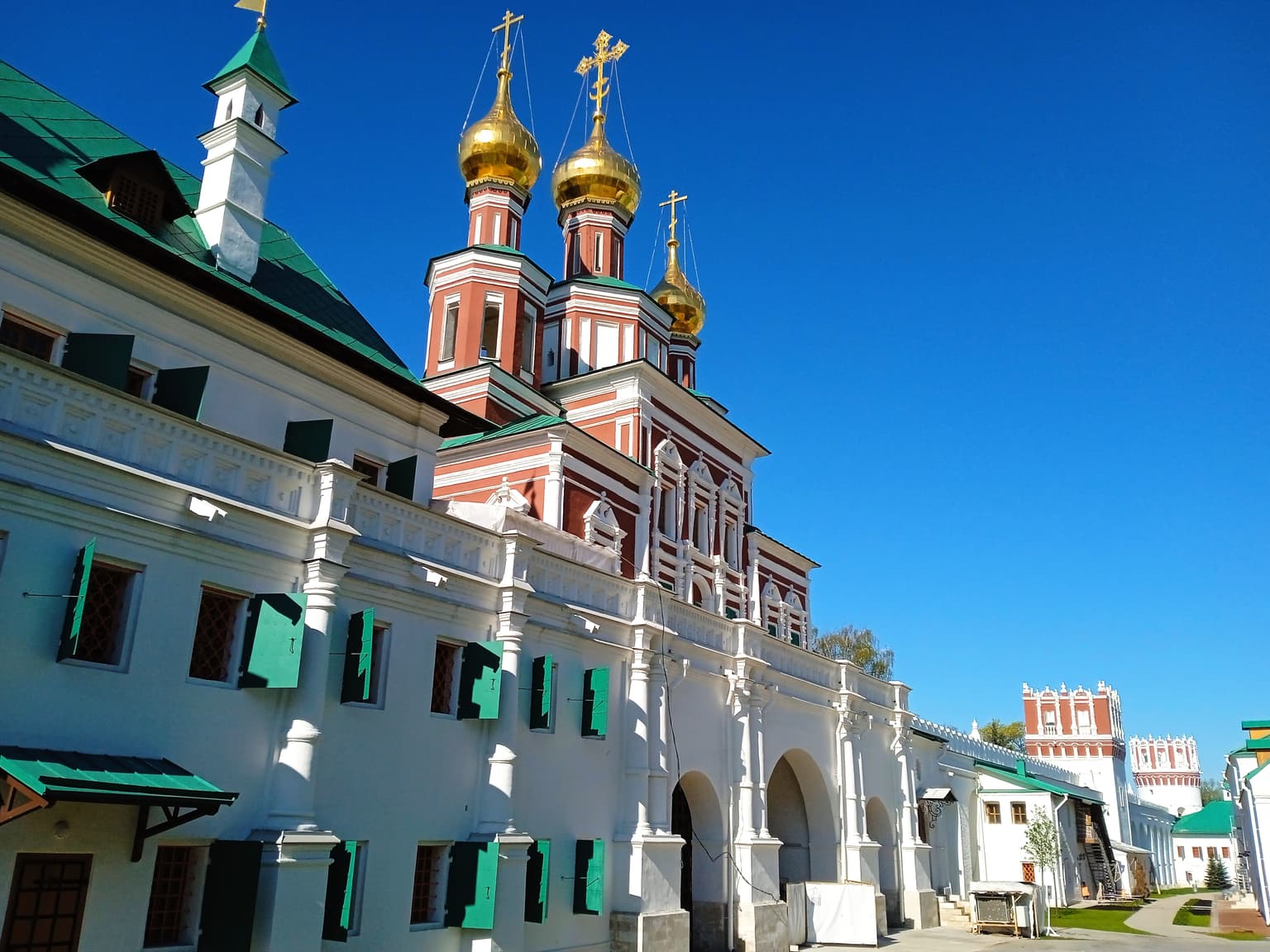 Женские судьбы Новодевичьего монастыря — весенняя прогулка, кадр 3
