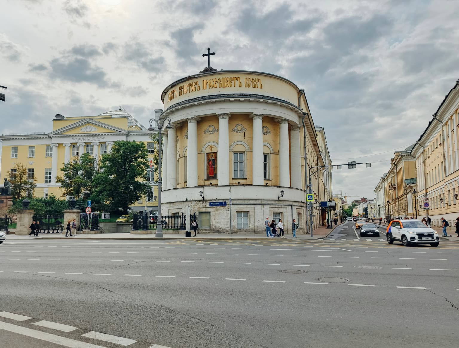 Прогулка по центральным площадям Москвы: от Большого театра до Боровицкой площади, кадр 18
