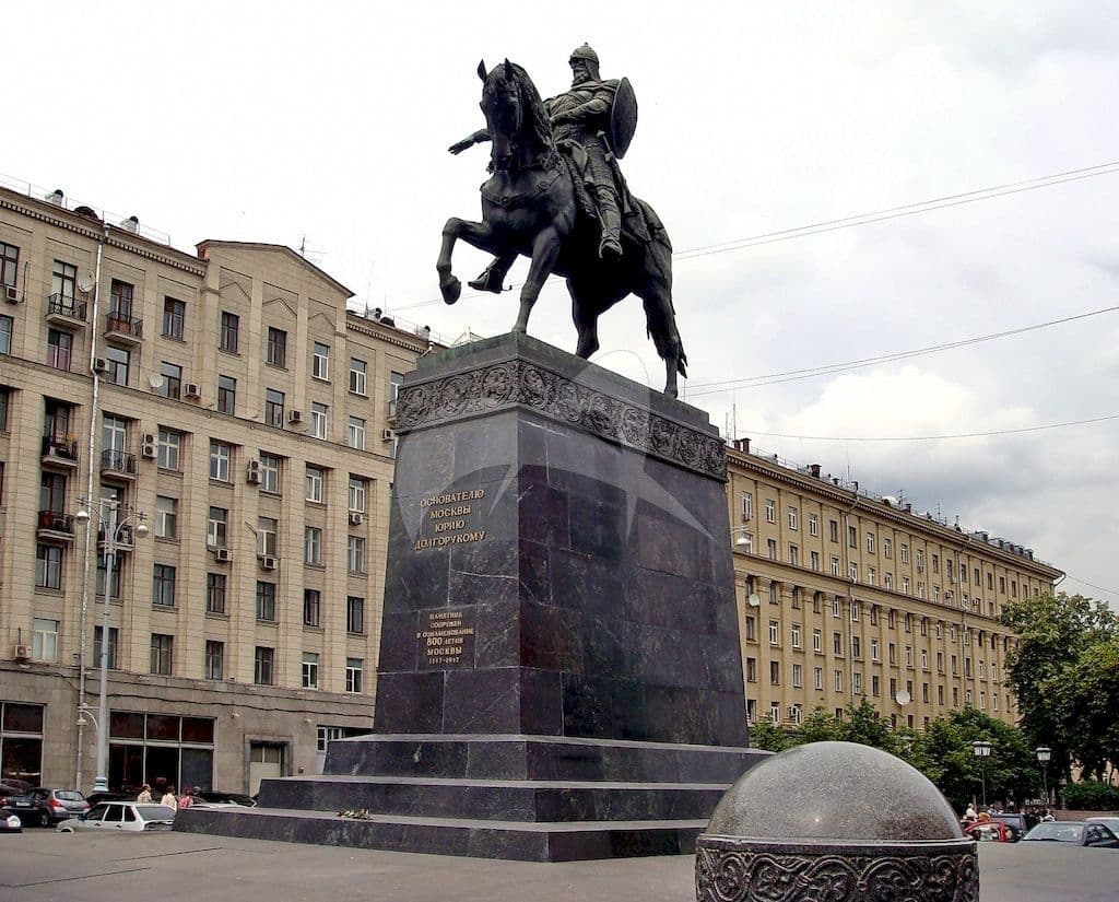 Прогулка по Тверской — главной улице Москвы, кадр 2