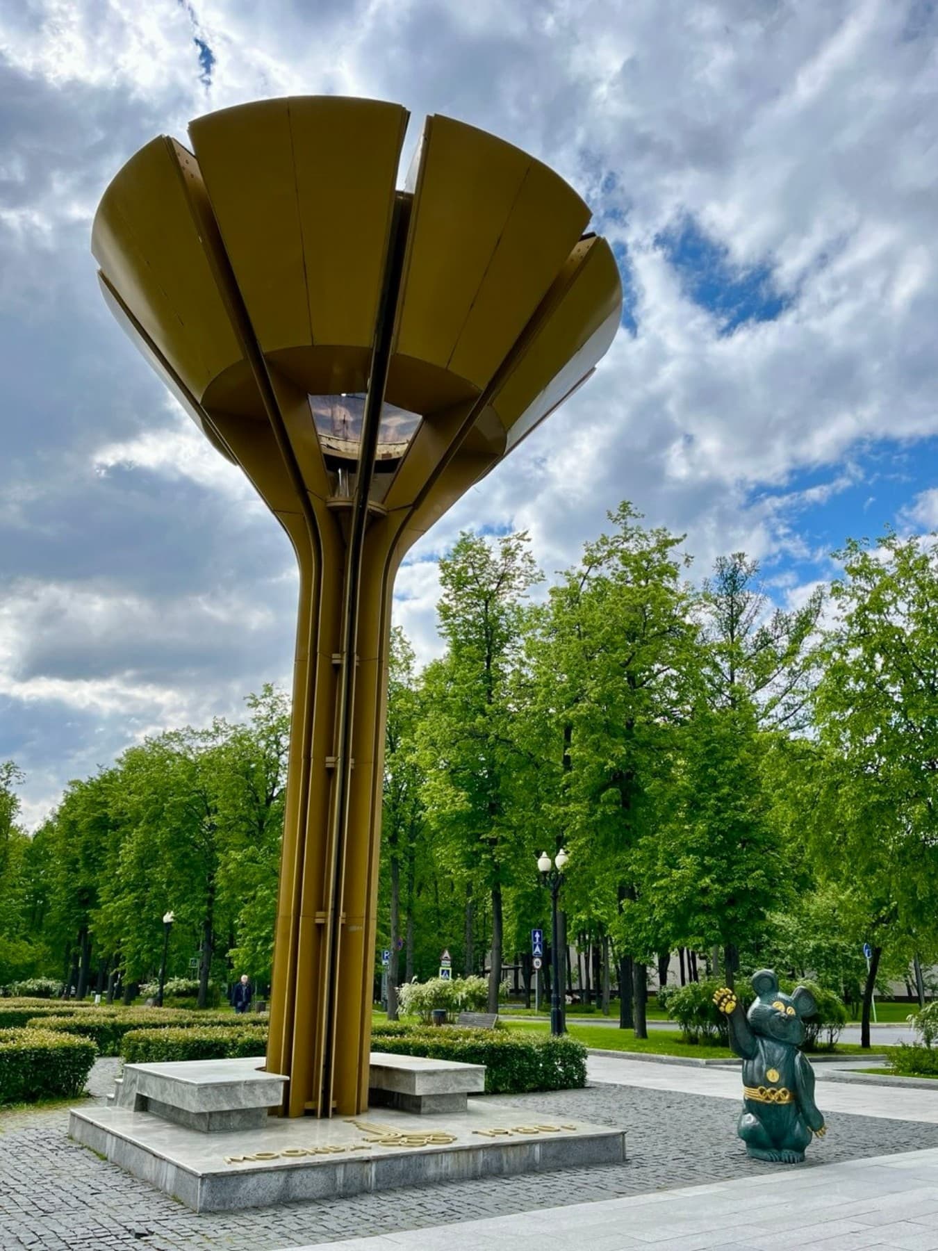 Прогулка по Лужникам с экскурсией по Большой спортивной арене