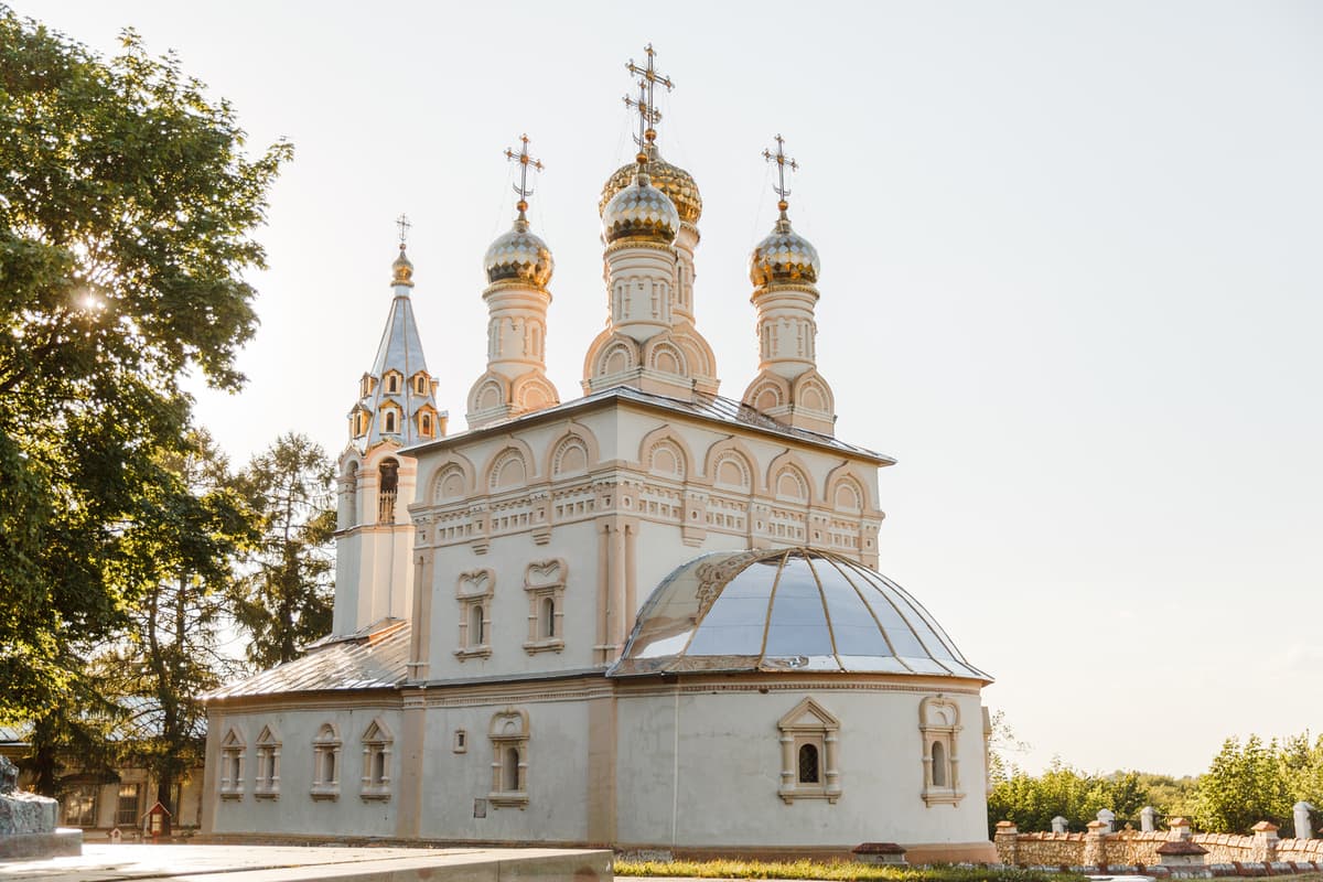 Резные узоры Рязани: кремль, Ока и деревянные терема, кадр 2