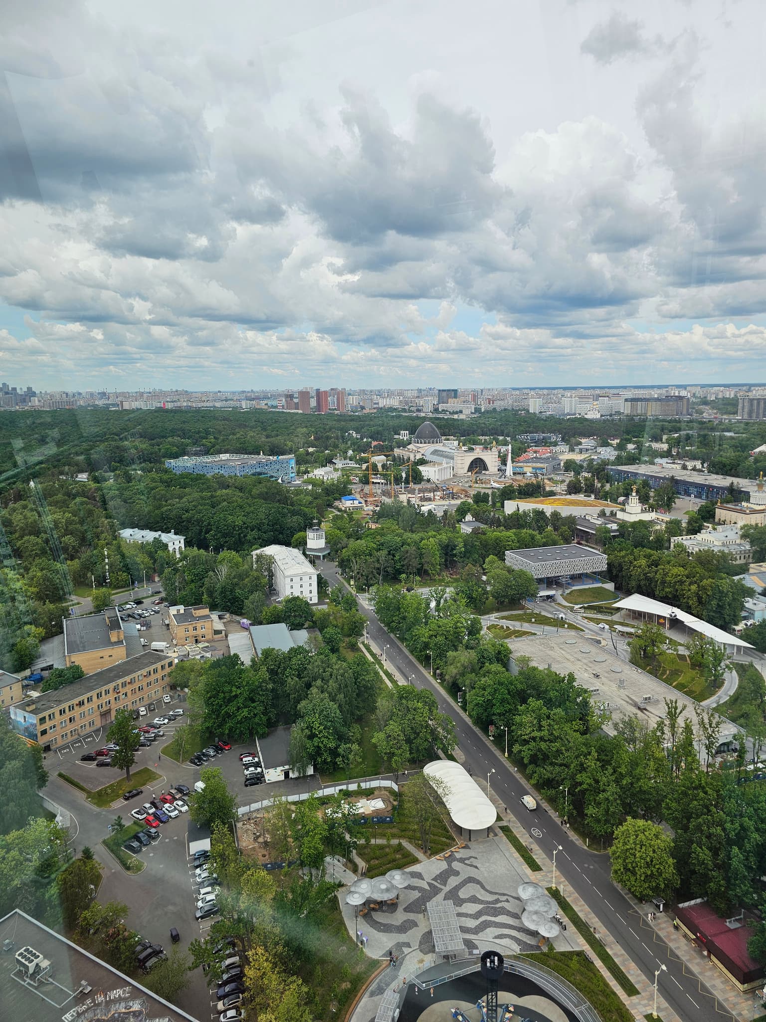 «Солнце Москвы»: прогулка по ВДНХ с видом с колеса обозрения, кадр 2