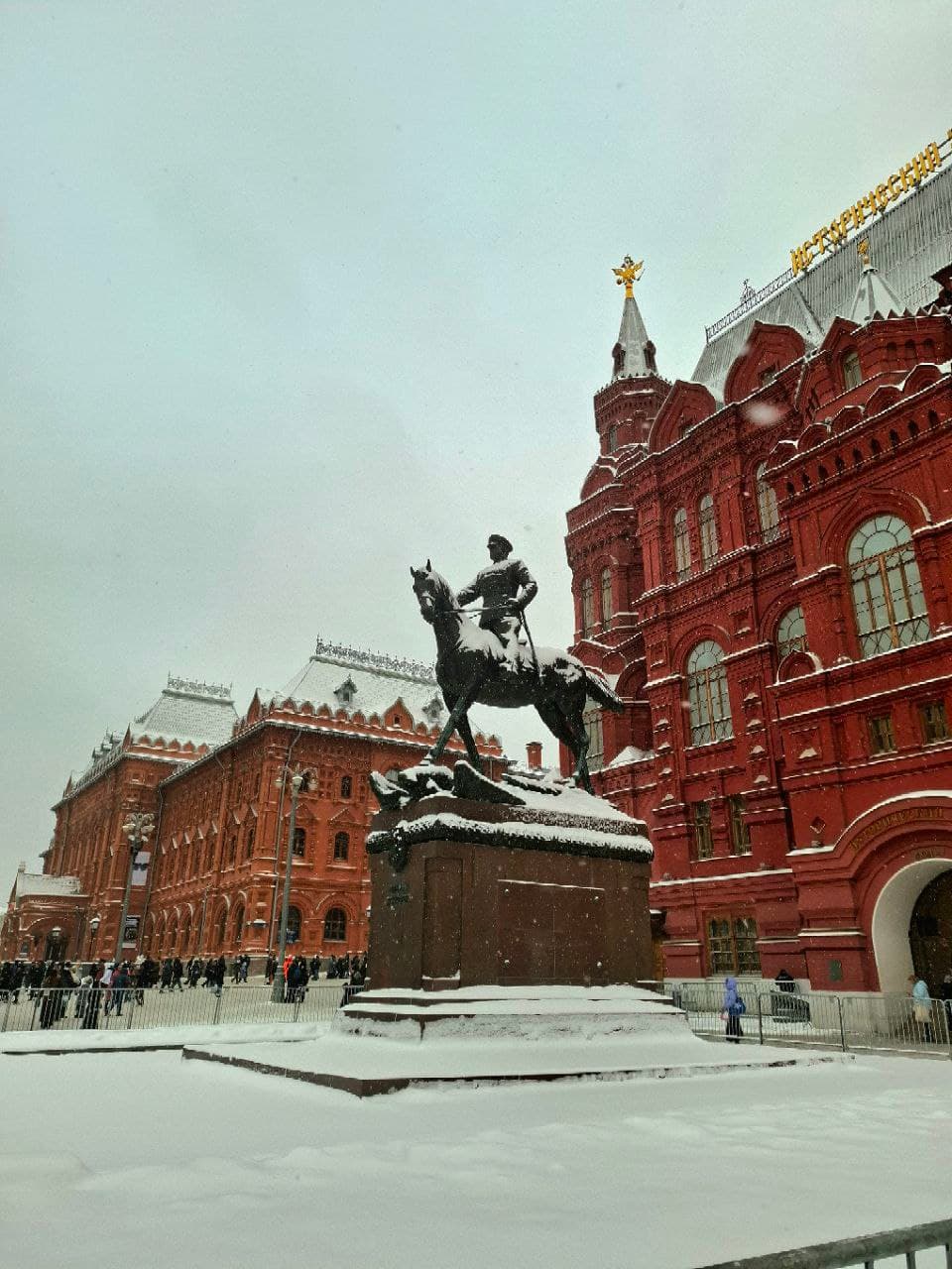 Прогулка по Александровскому саду у стен Кремля, кадр 4