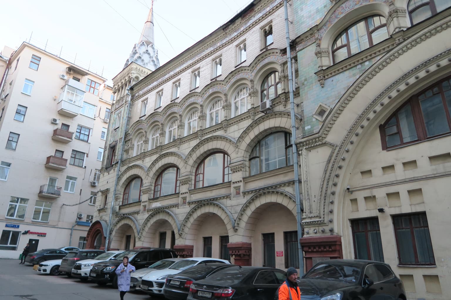 Прогулка по Тверской — главной улице Москвы, кадр 3
