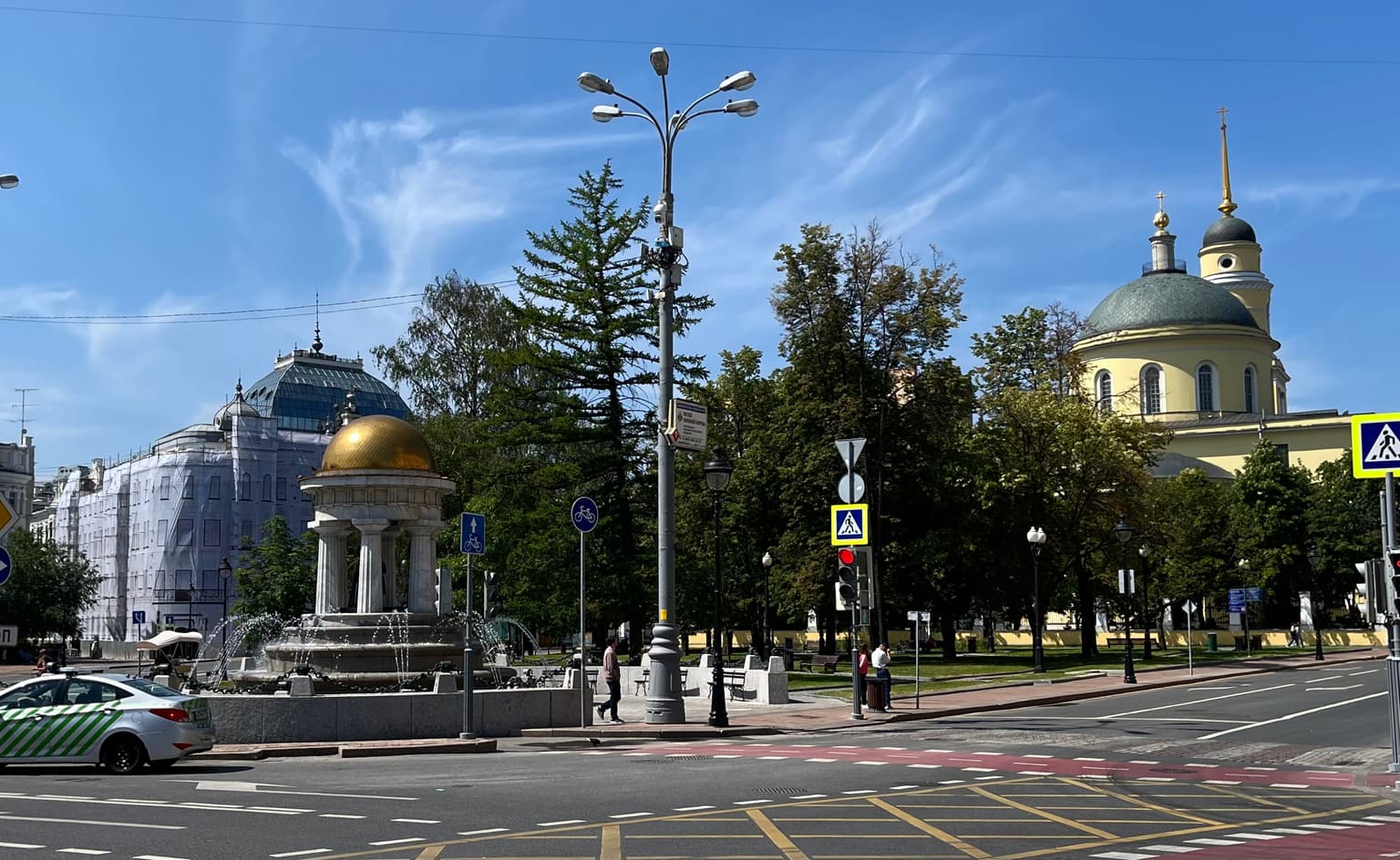 Прогулка по Никитскому и Тверскому бульварам, кадр 2