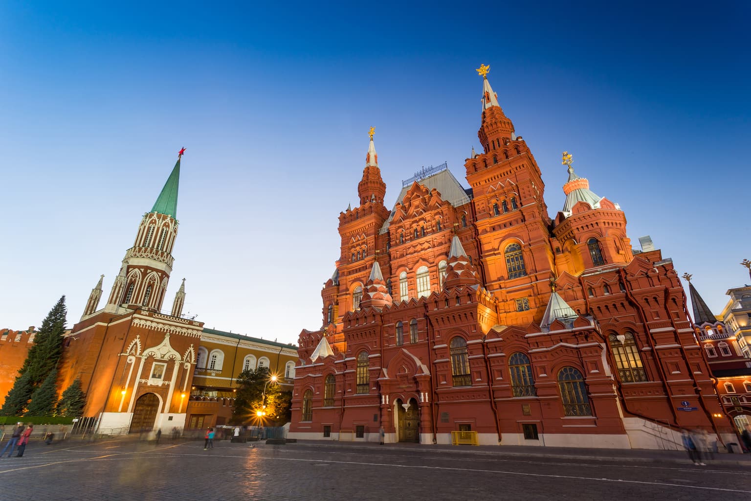 Вечерняя прогулка по центру Москвы и кремлевским звездам, кадр 3