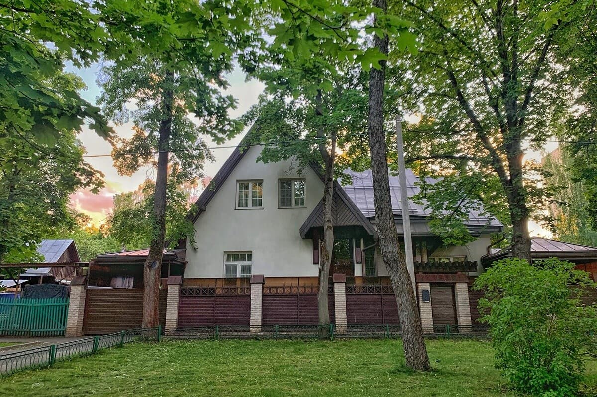 Поселок художников «Сокол» — деревянные дома среди московских высоток, кадр 4