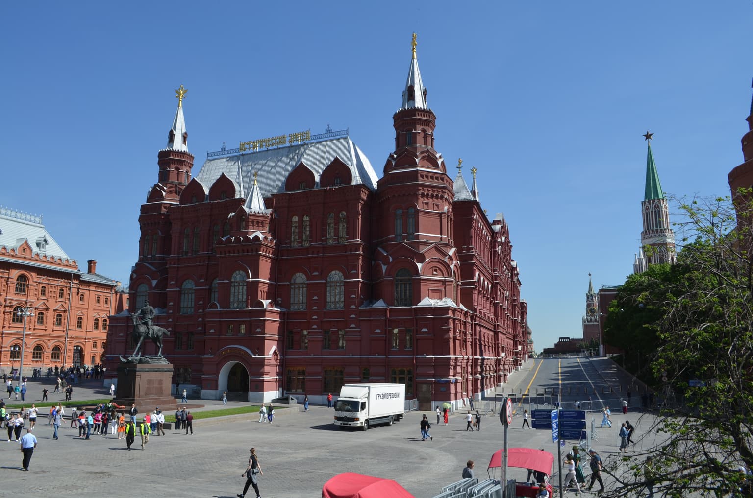 Автопешеходная прогулка по знаковым местам Москвы, кадр 2