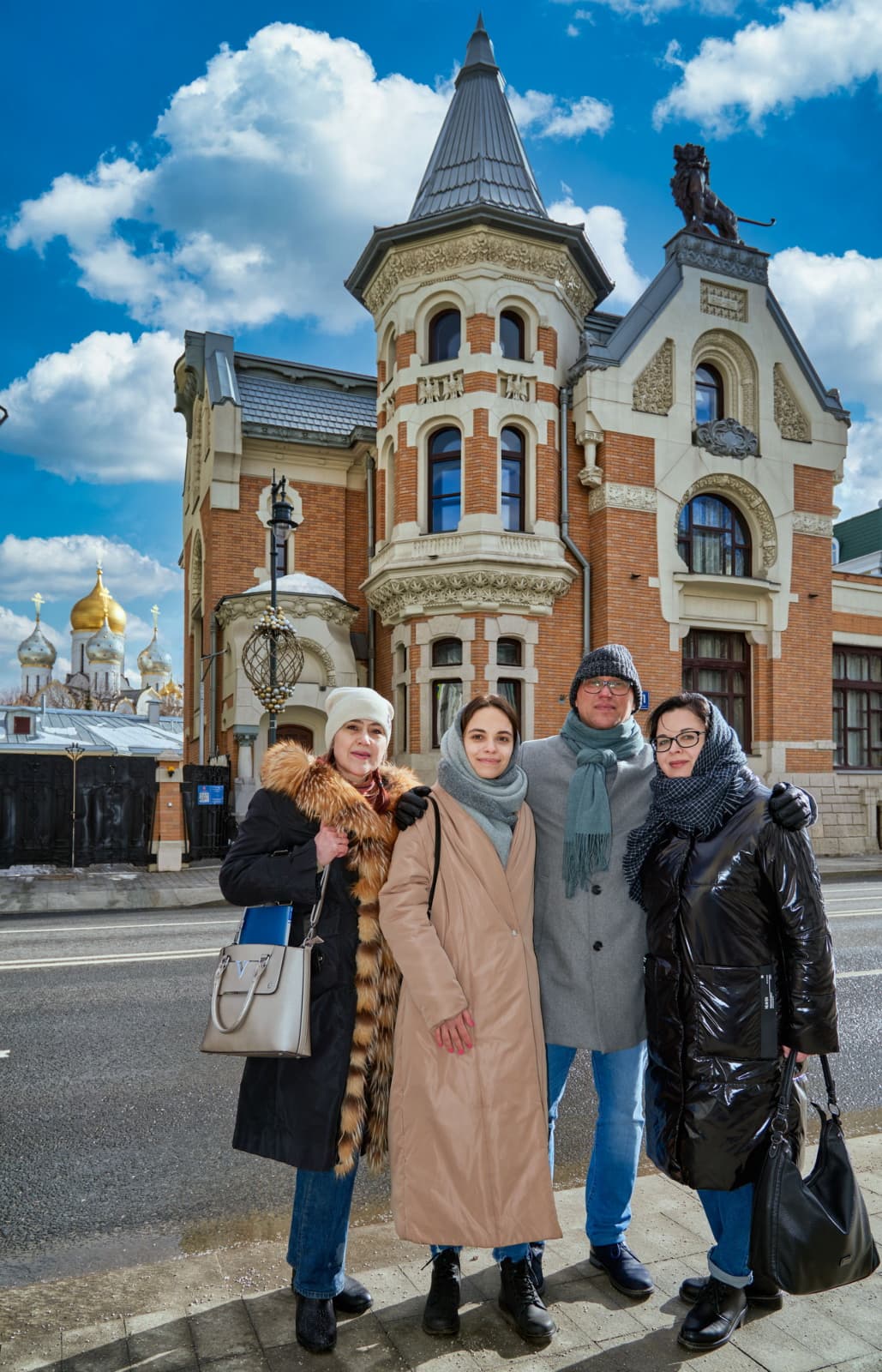Автопрогулка с героями Булгакова по московским улицам, кадр 2
