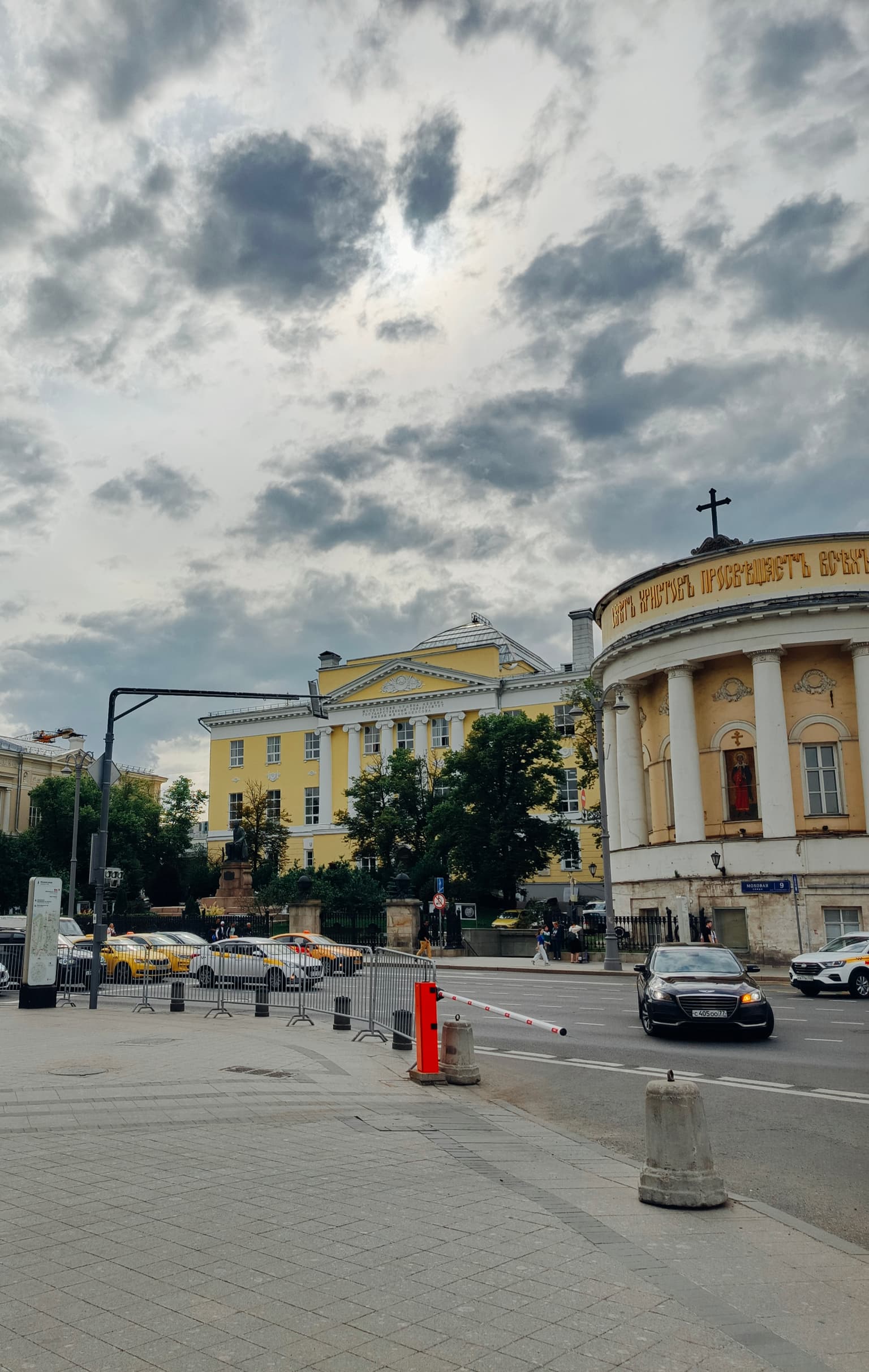 Прогулка по центральным площадям Москвы: от Большого театра до Боровицкой площади, кадр 10