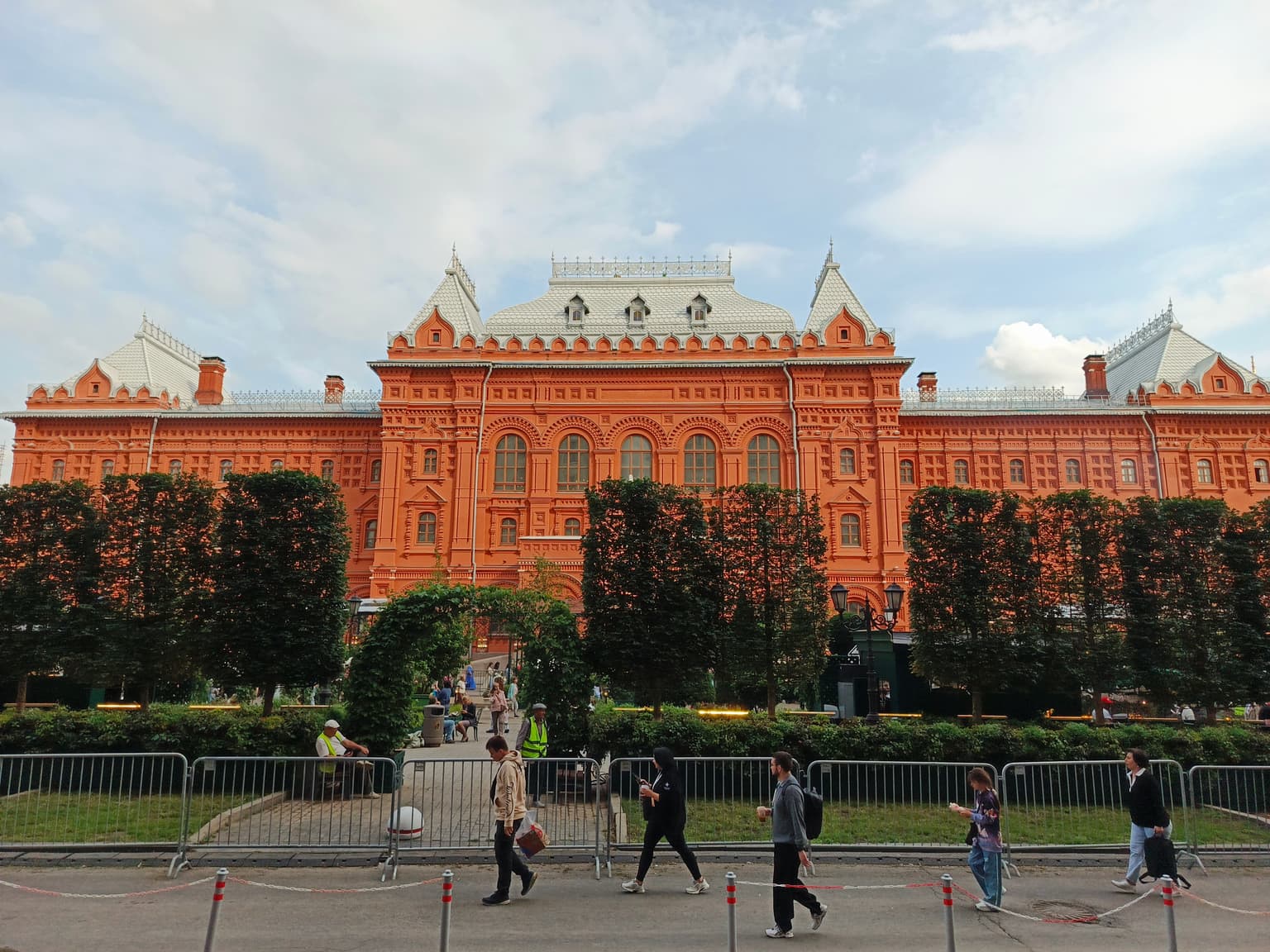 Прогулка по центральным площадям Москвы: от Большого театра до Боровицкой площади, кадр 20