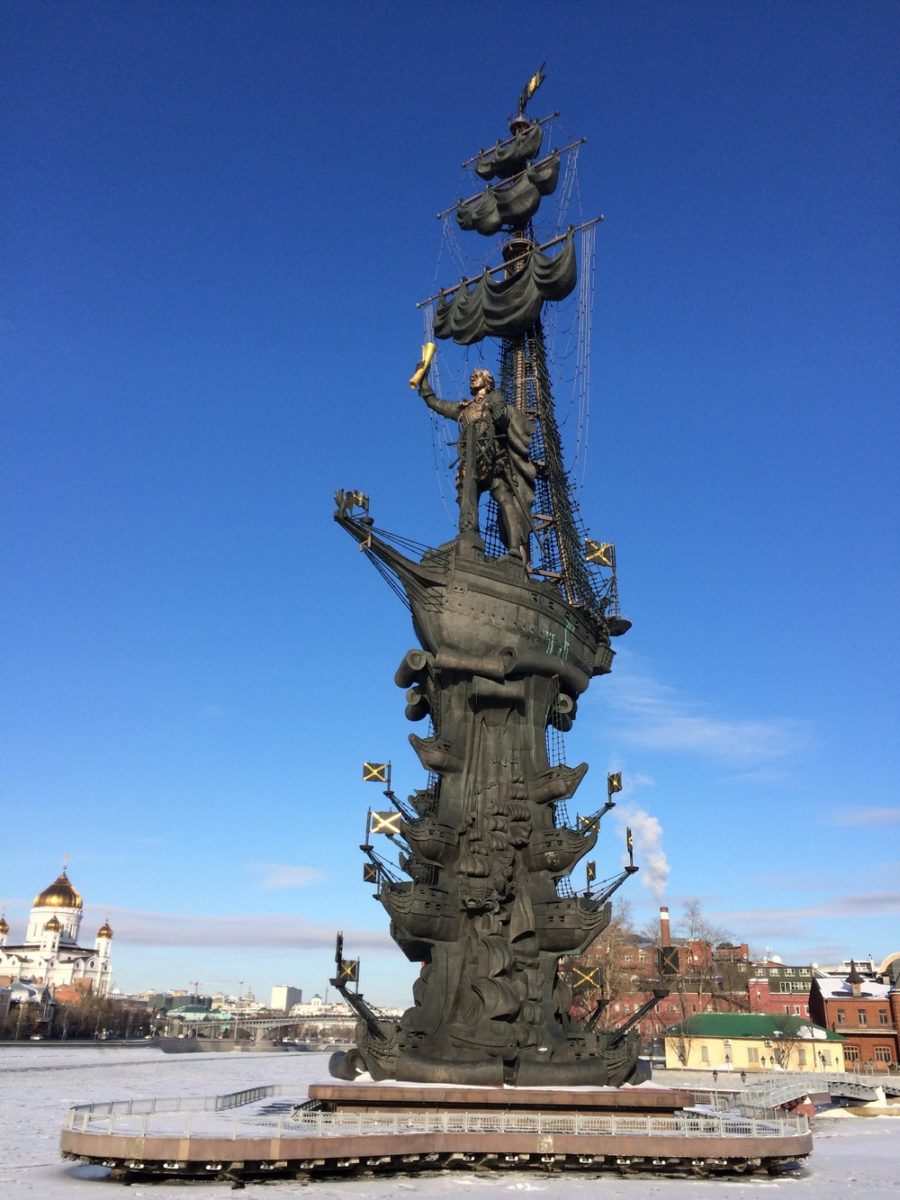 Памятник Петру I Зураба Церетели в Москве