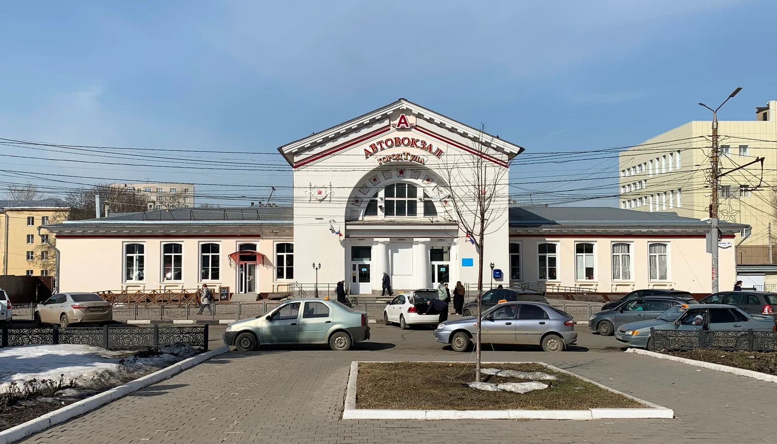 Фасад автовокзала города Тулы на проспекте Ленина