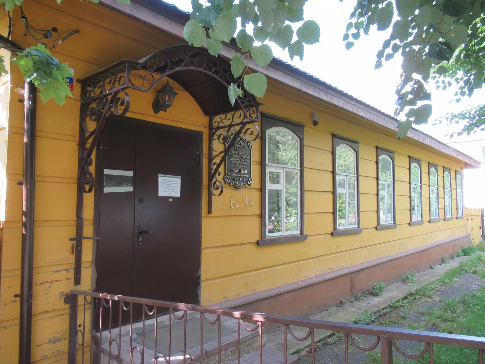 Скульптуры «Горожане» на Кропоткинской улице в Дмитрове