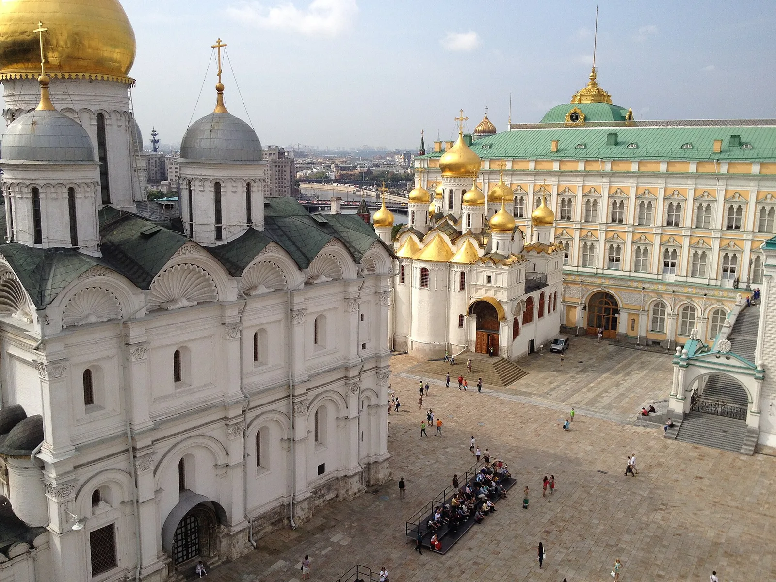 Соборная площадь Московского Кремля – маршрут экскурсии внутри стен